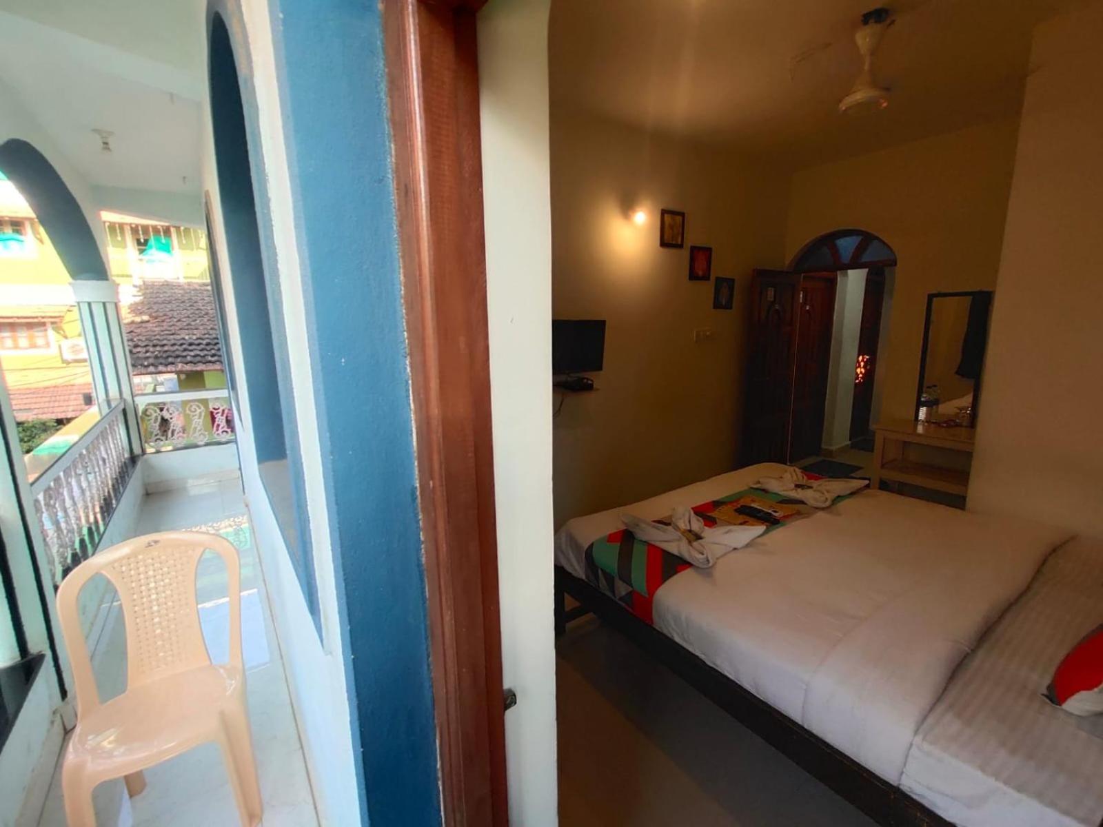 Budget Double Room photo 3