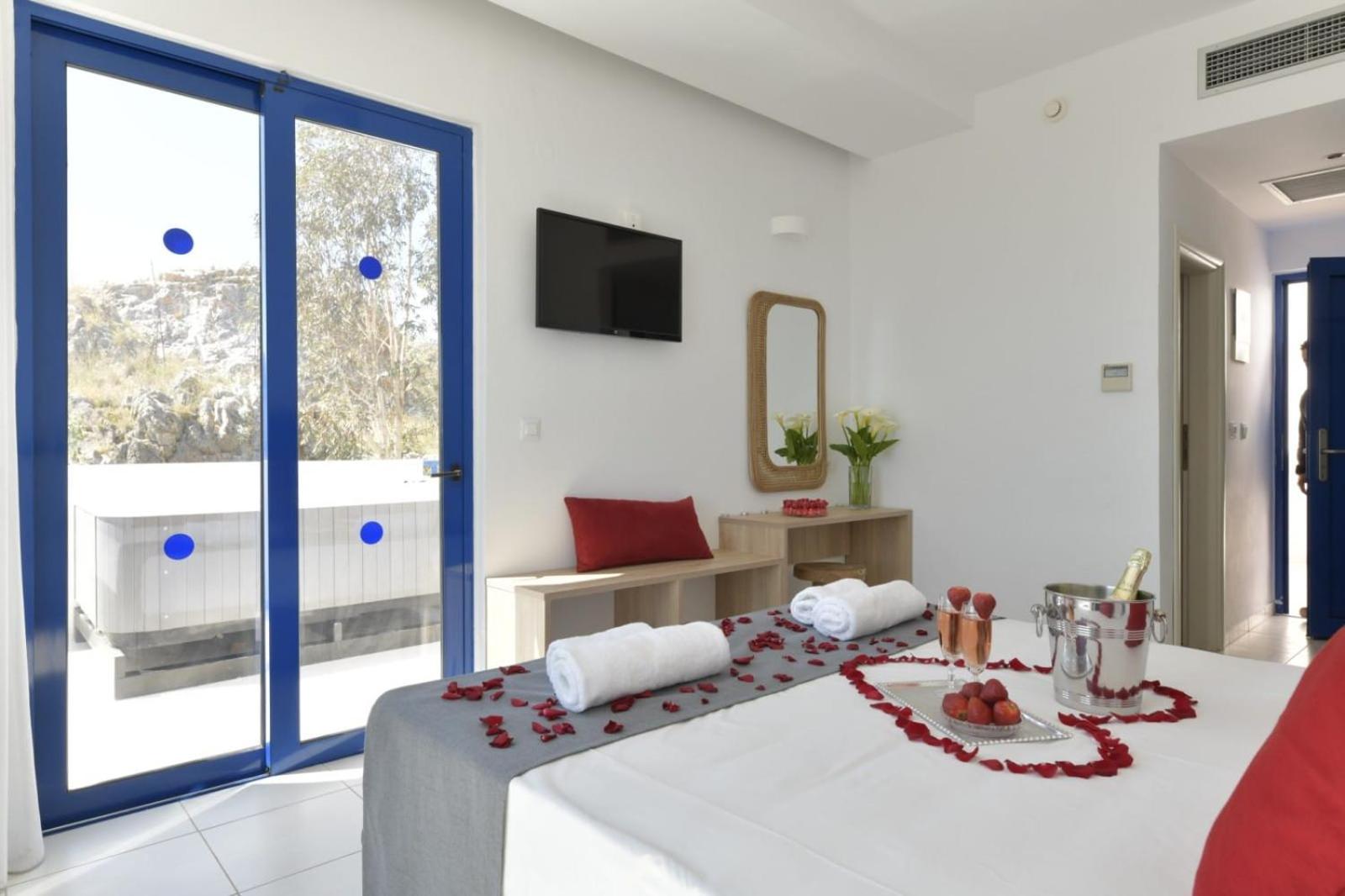 Junior Suite with Sea View photo 2