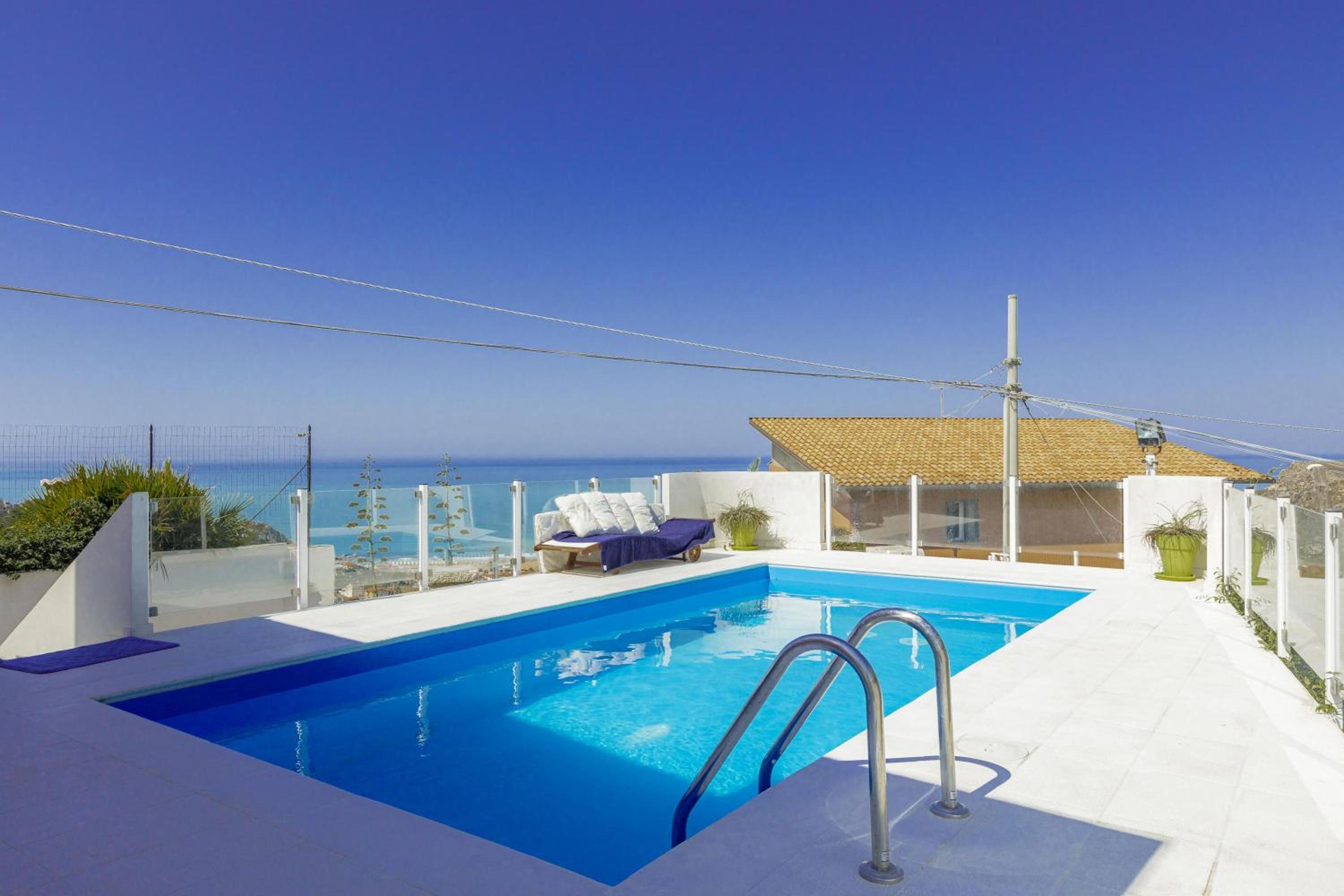 Villa photo 1