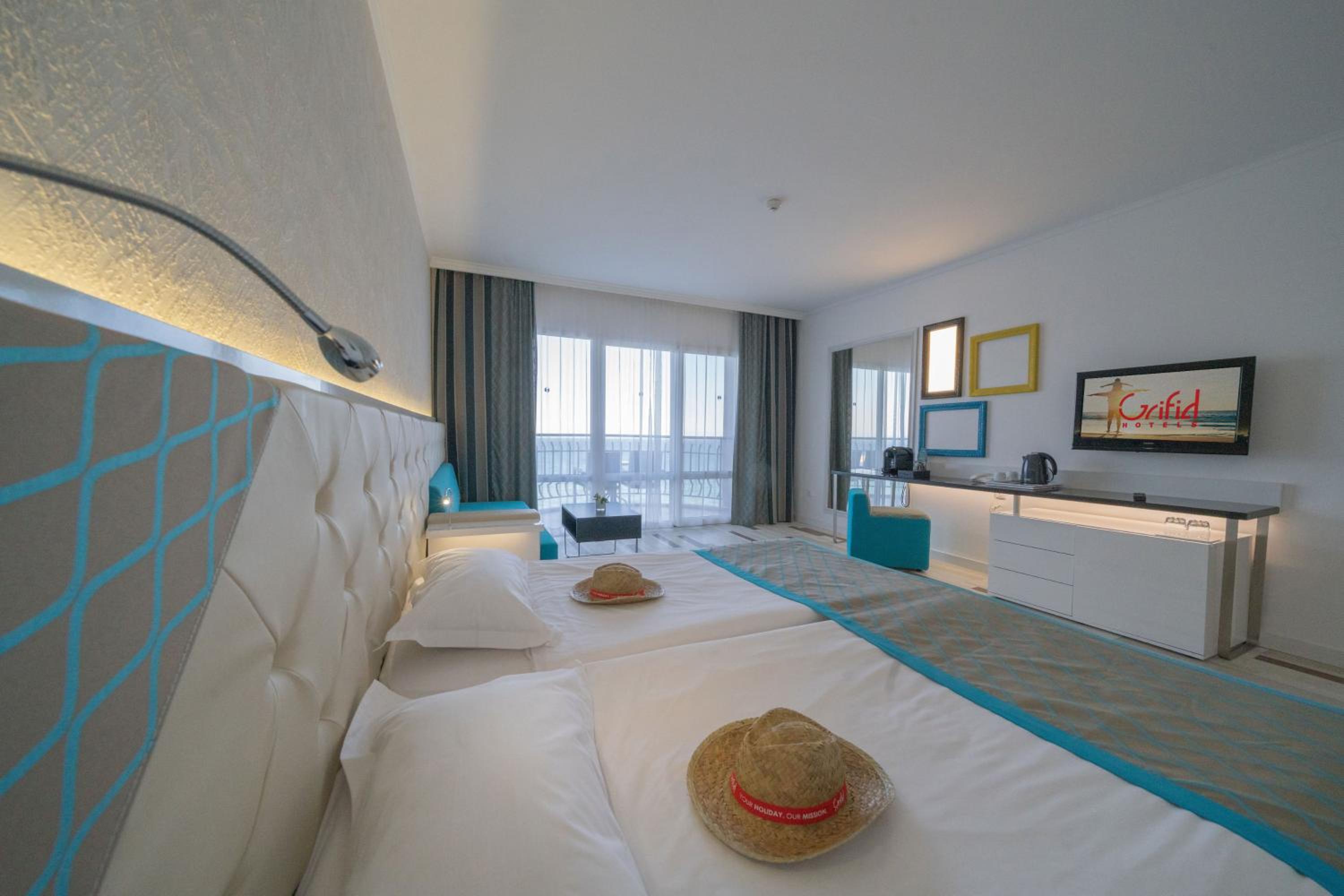 Premium Double Room – Free Exclusive Beach Access photo 3