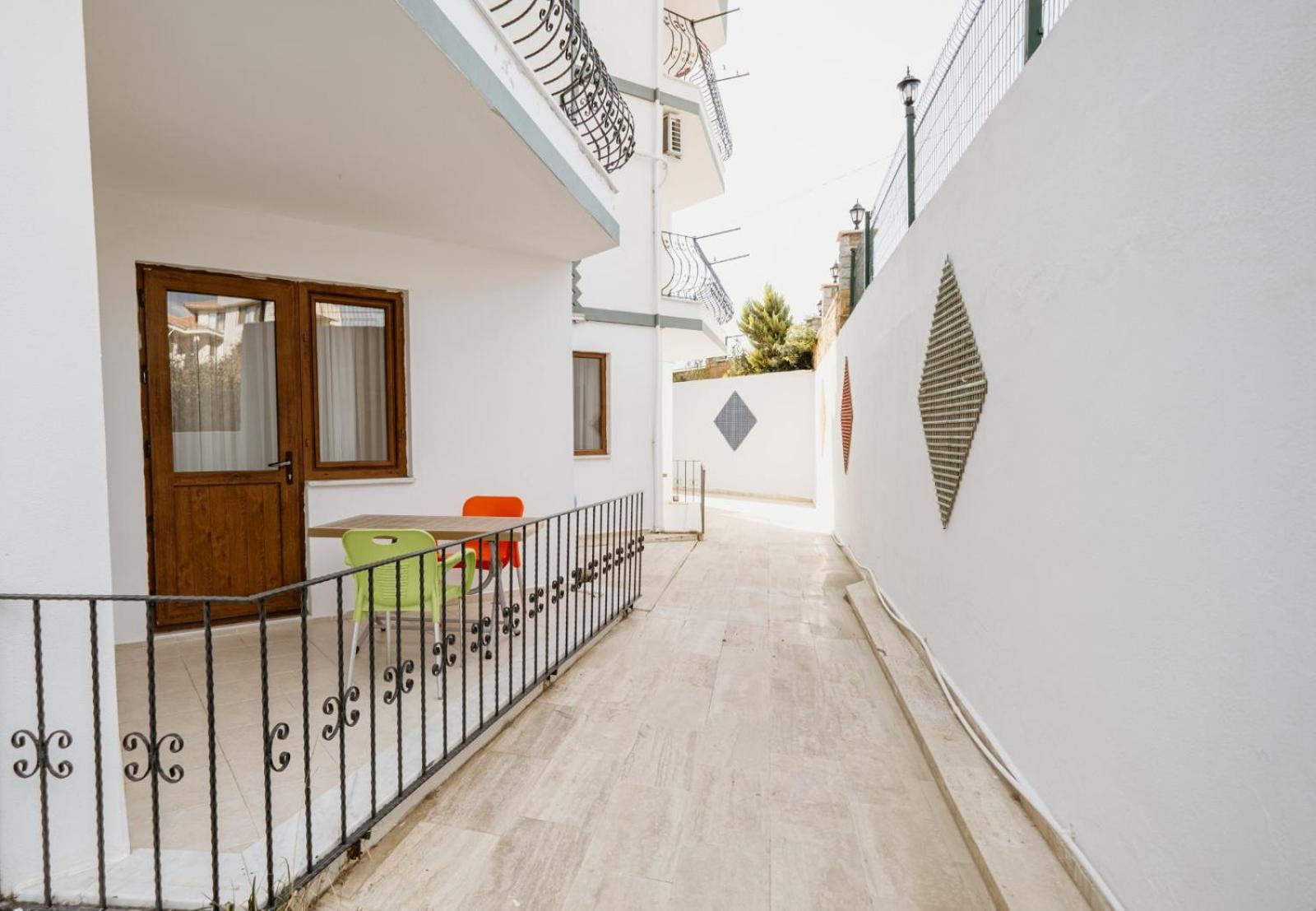 Apartment - Ground Floor - Photo 4