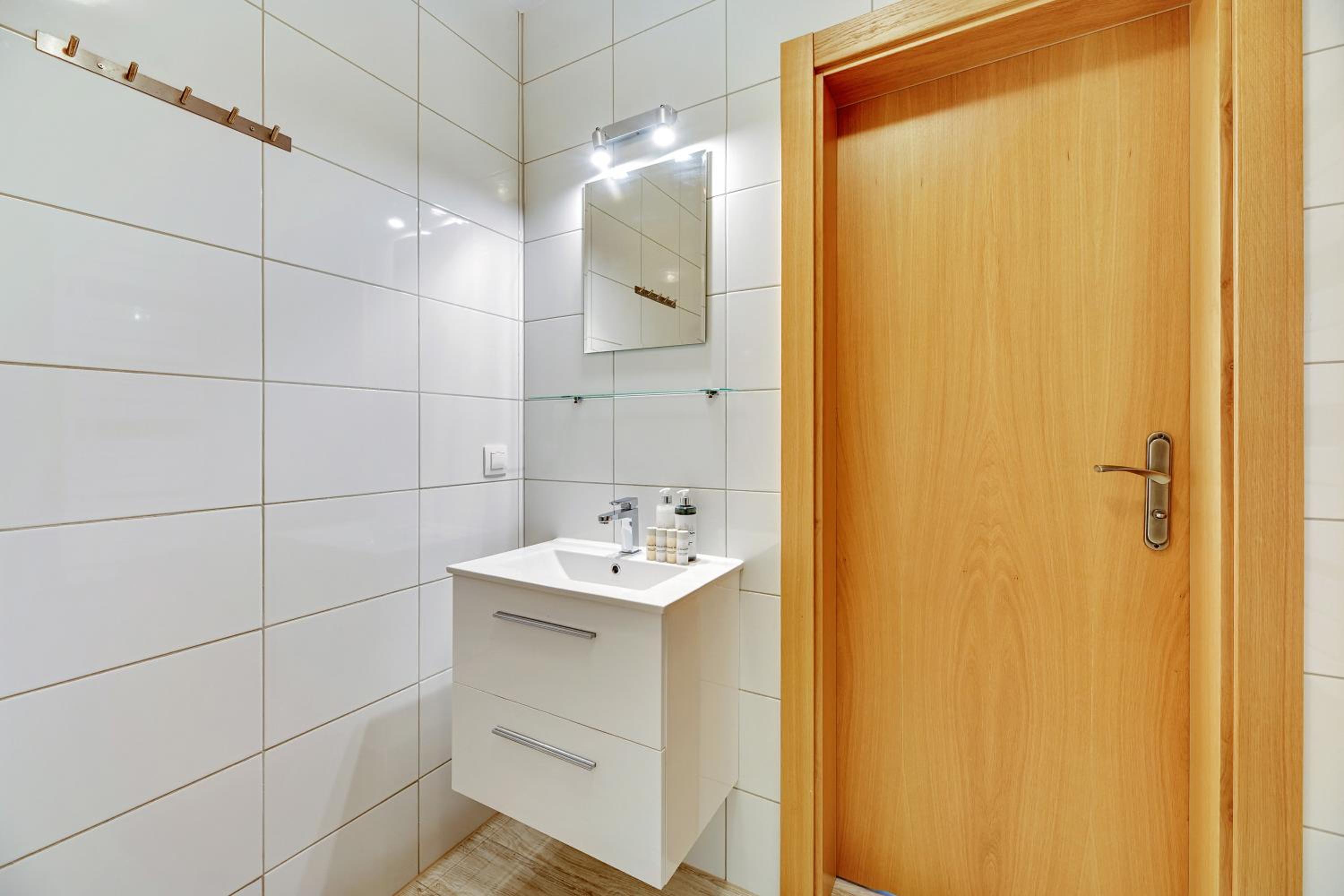 One-Bedroom Apartment photo 3