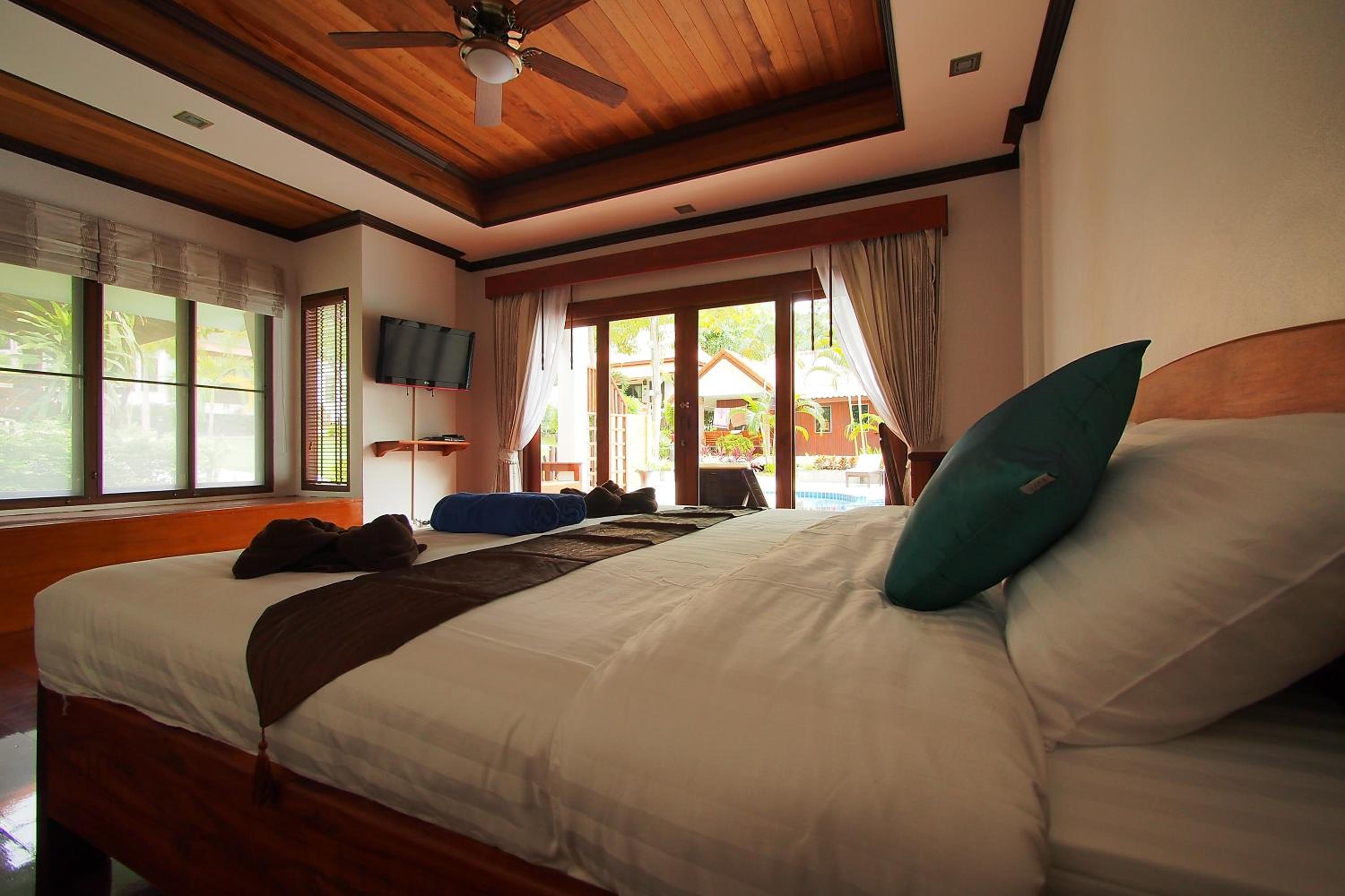 Deluxe Double Room with Pool Access photo 3