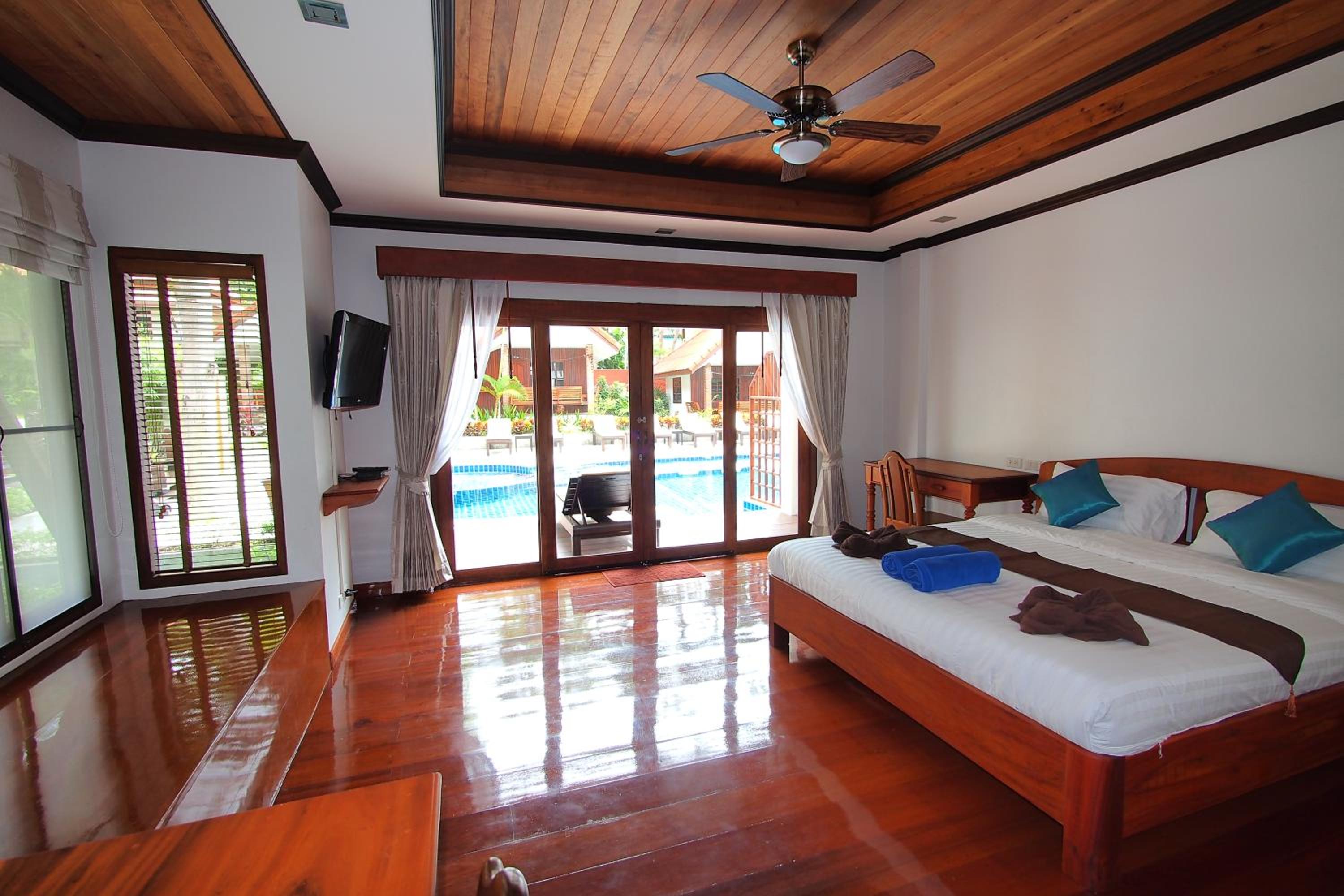 Deluxe Double Room with Pool Access photo 2