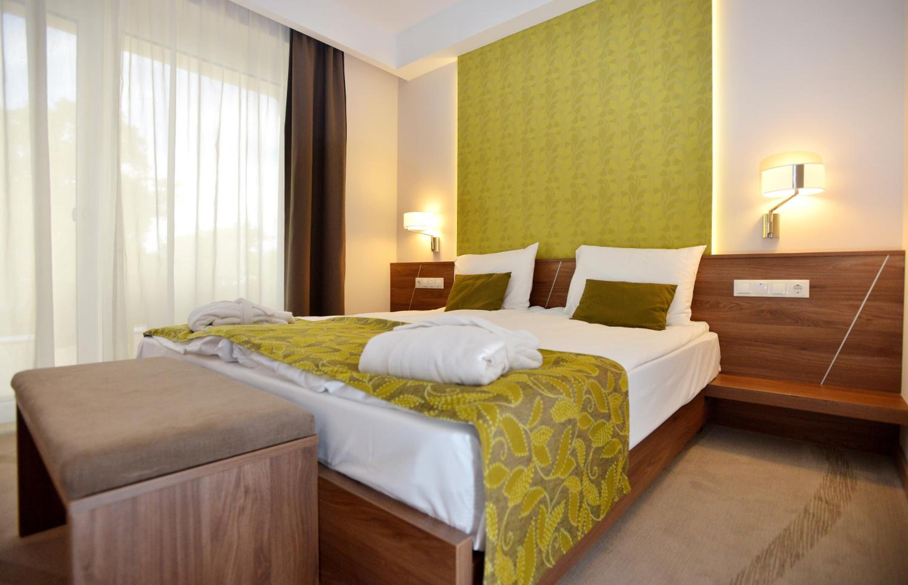 Premium Double or Twin Room - Photo 7