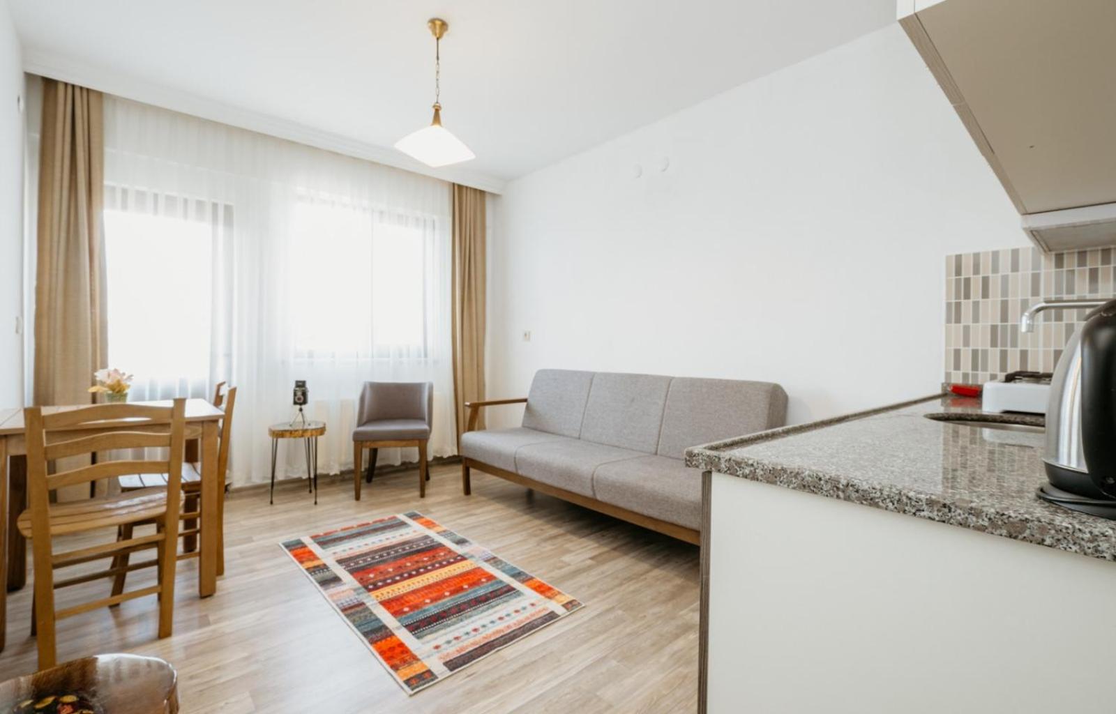 Suite with Balcony - Photo 11