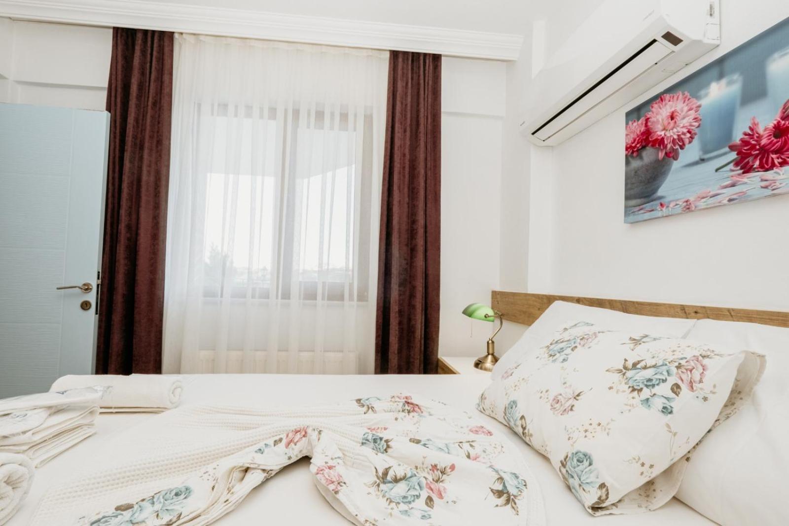 Suite with Balcony - Photo 4
