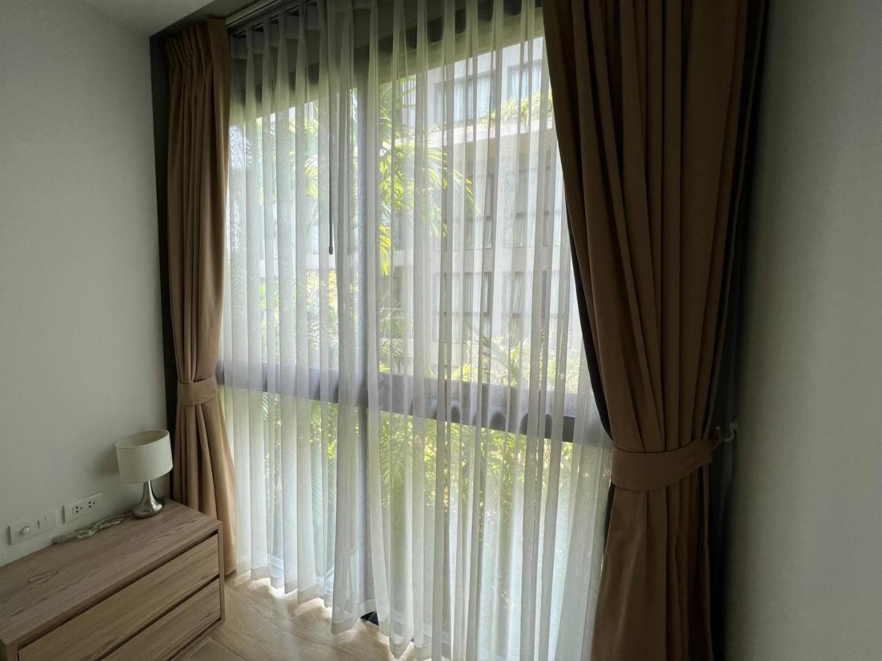 Deluxe One-Bedroom Apartment with City View photo 3