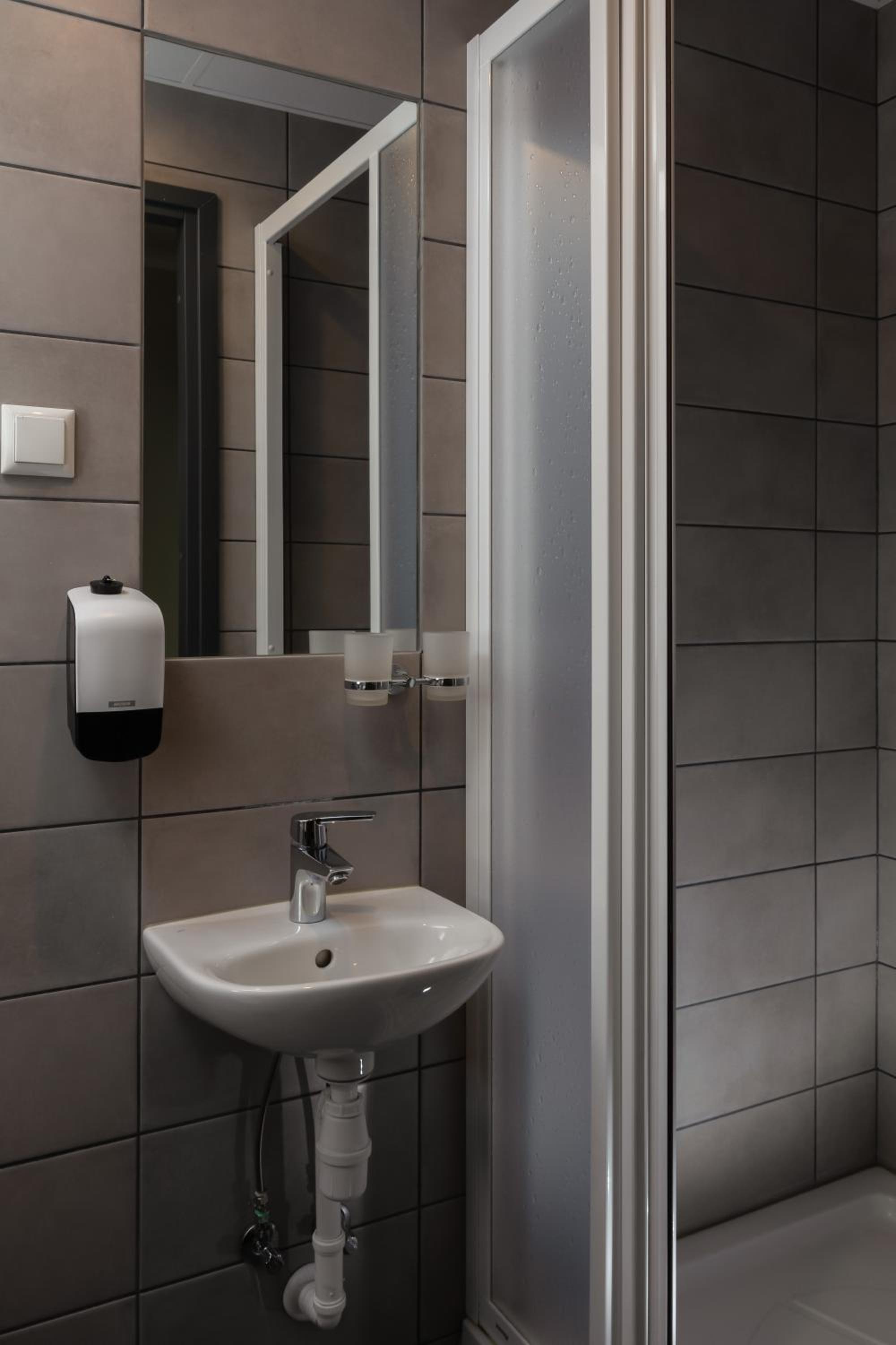 Single Room with Private Bathroom photo 3