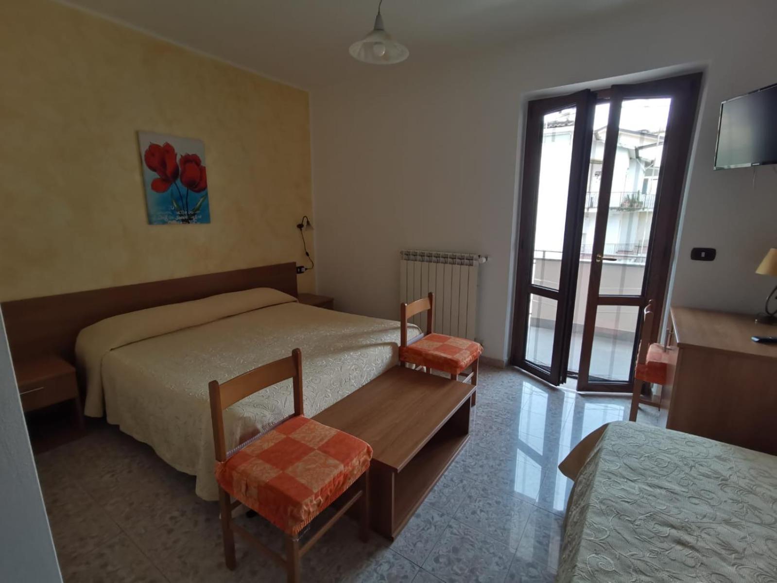 Double or Twin Room with Balcony - Photo 5