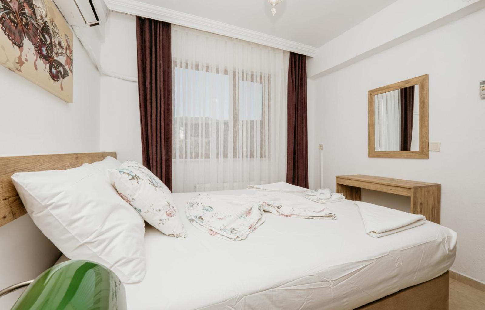 Family Room with Garden View - Photo 8