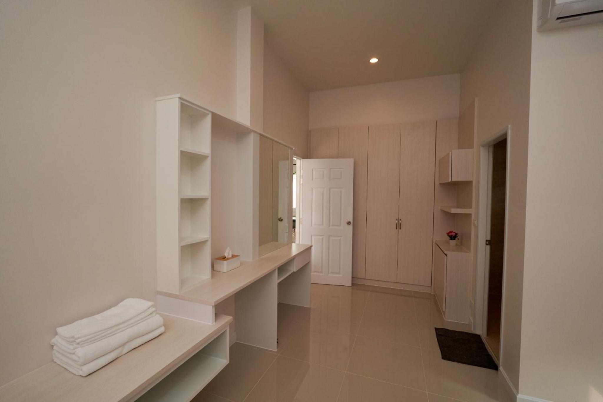 Three-Bedroom Villa - Photo 7