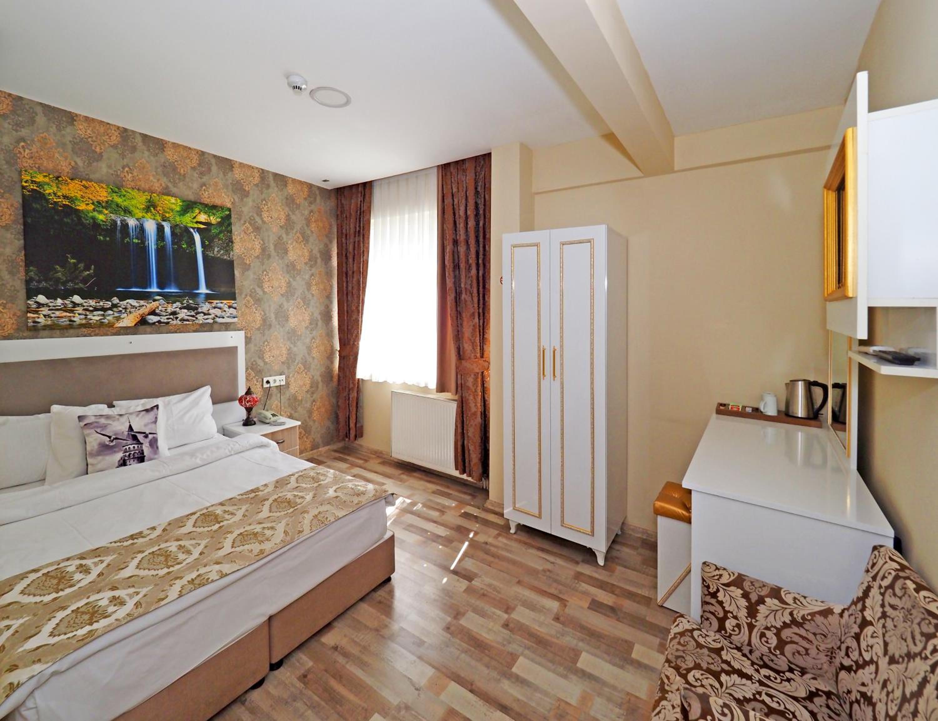 Double or Twin Room photo 3