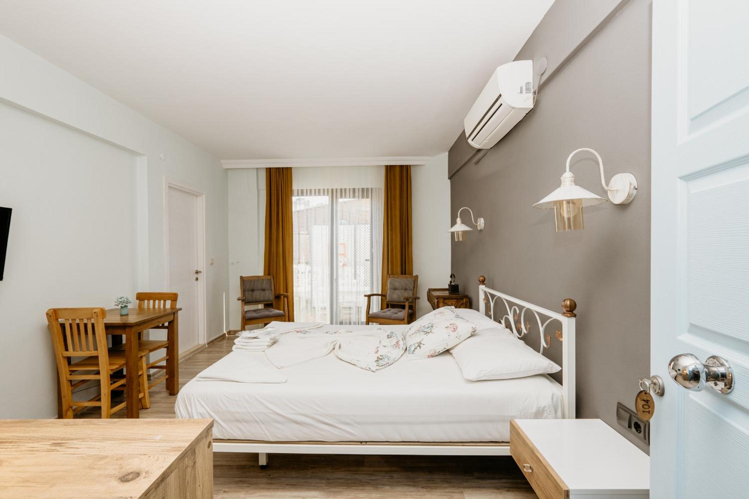 Double Room with Garden View - Photo 17