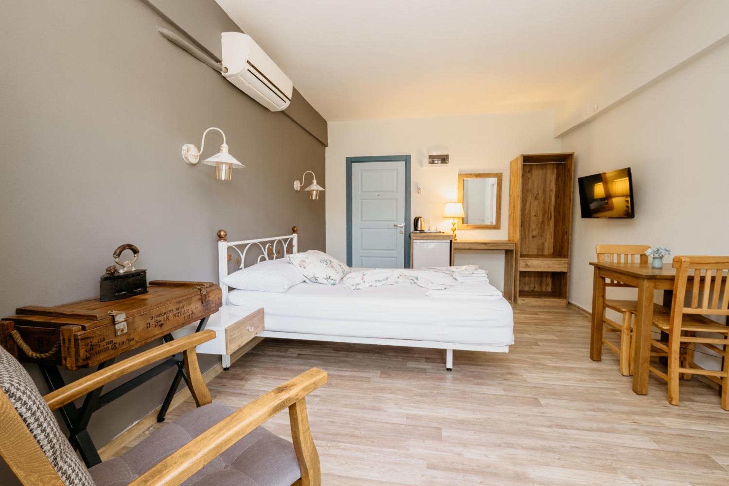 Double Room with Garden View - Photo 7
