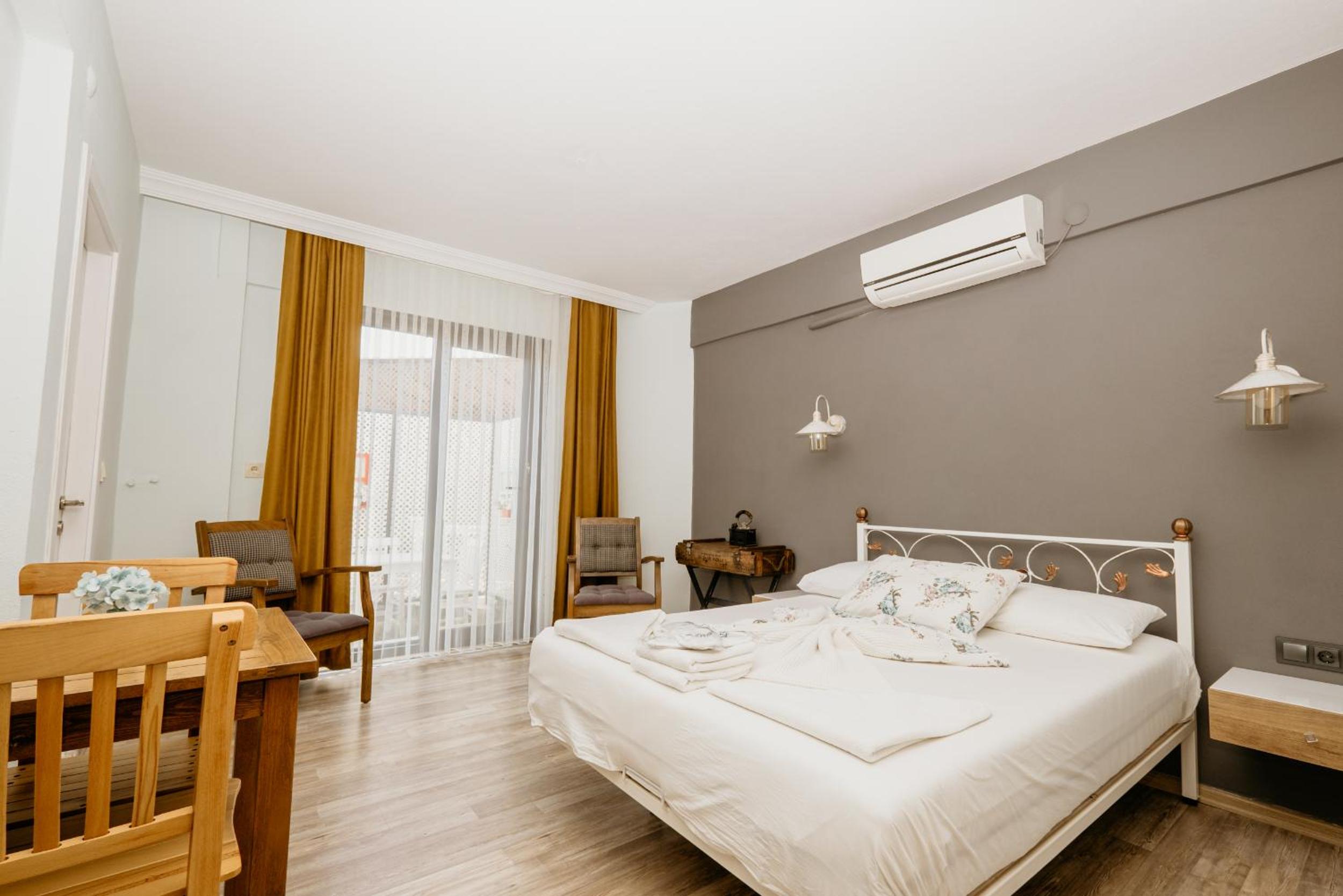 Double Room with Garden View - Photo 10