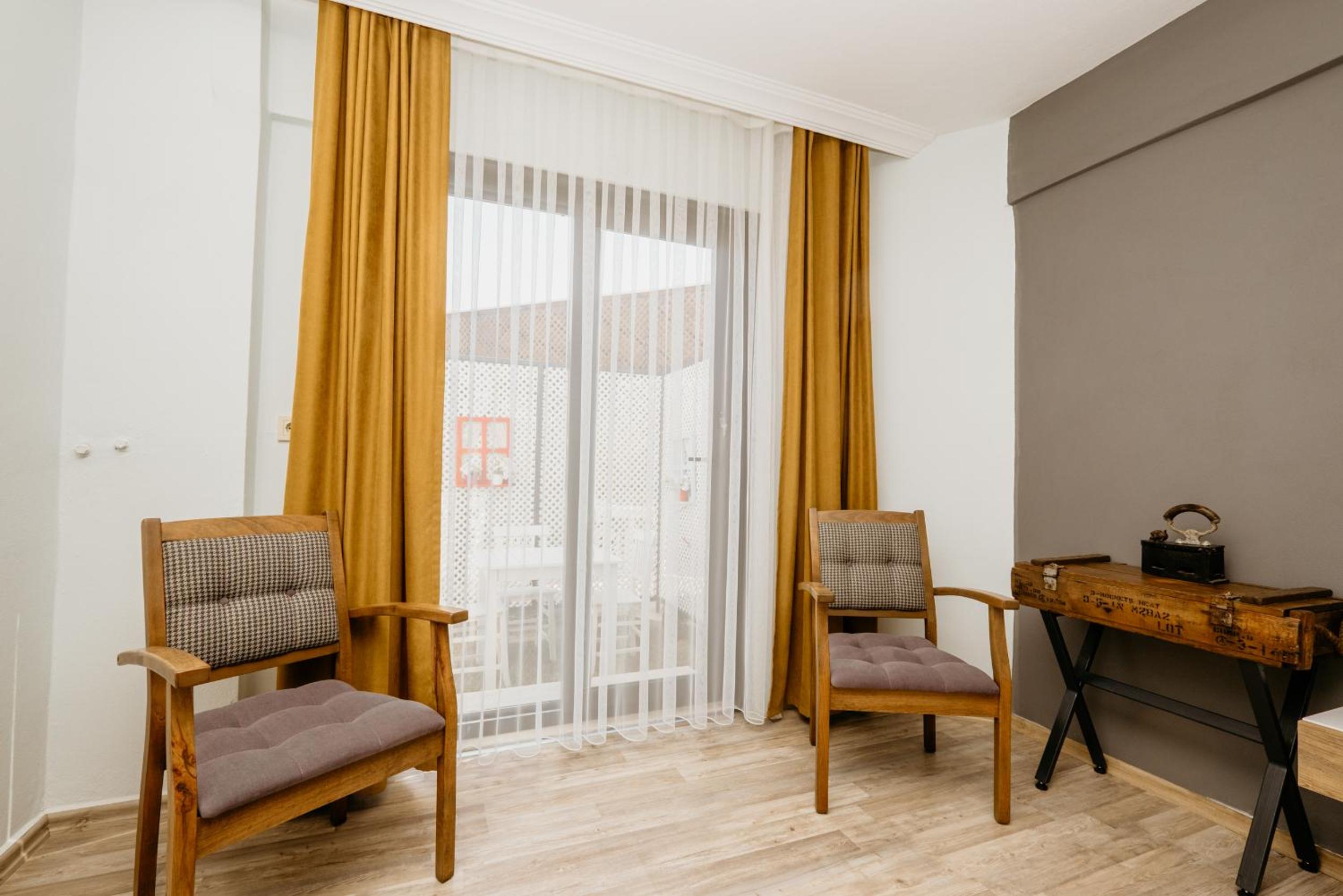 Double Room with Garden View - Photo 12
