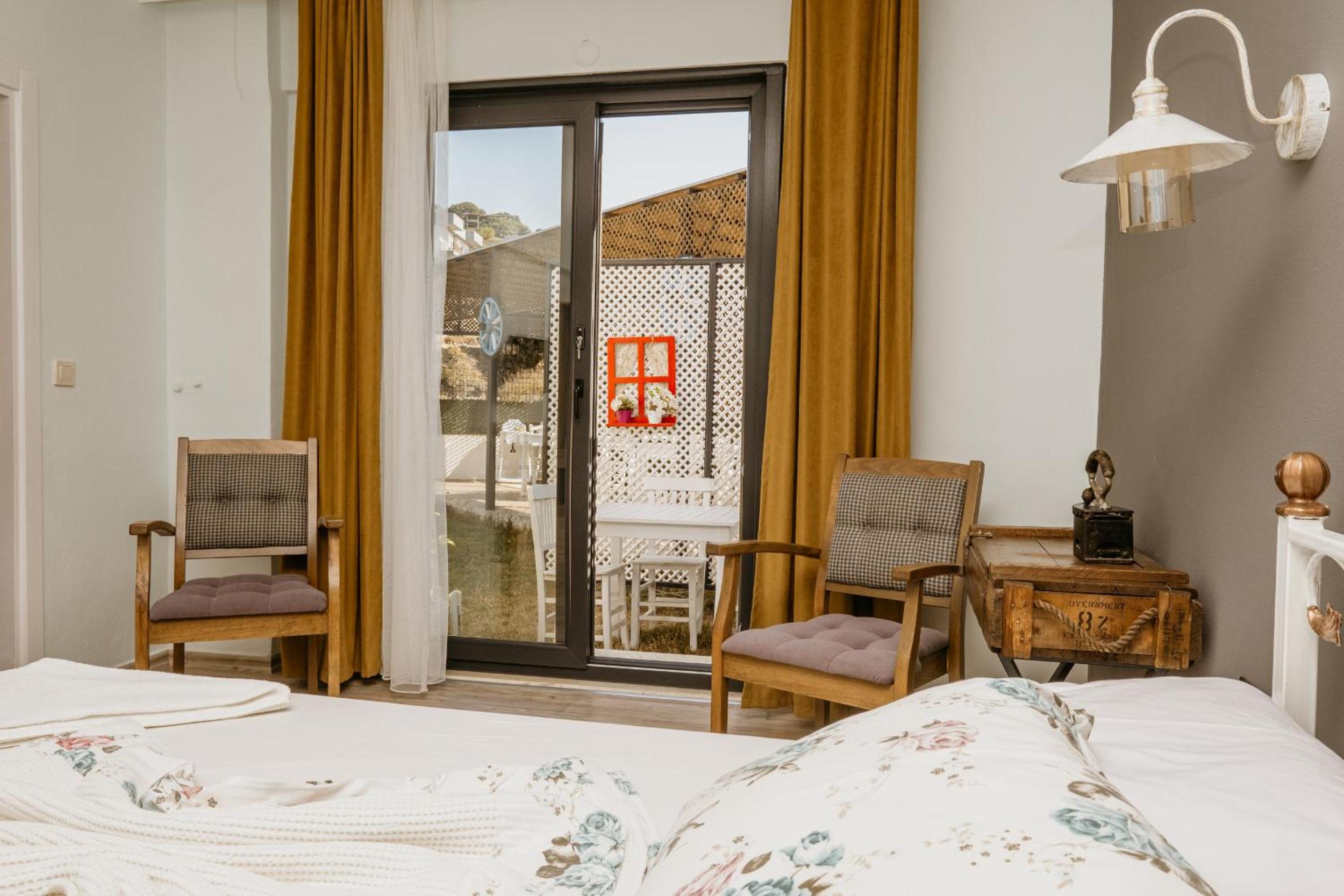Double Room with Garden View - Photo 8