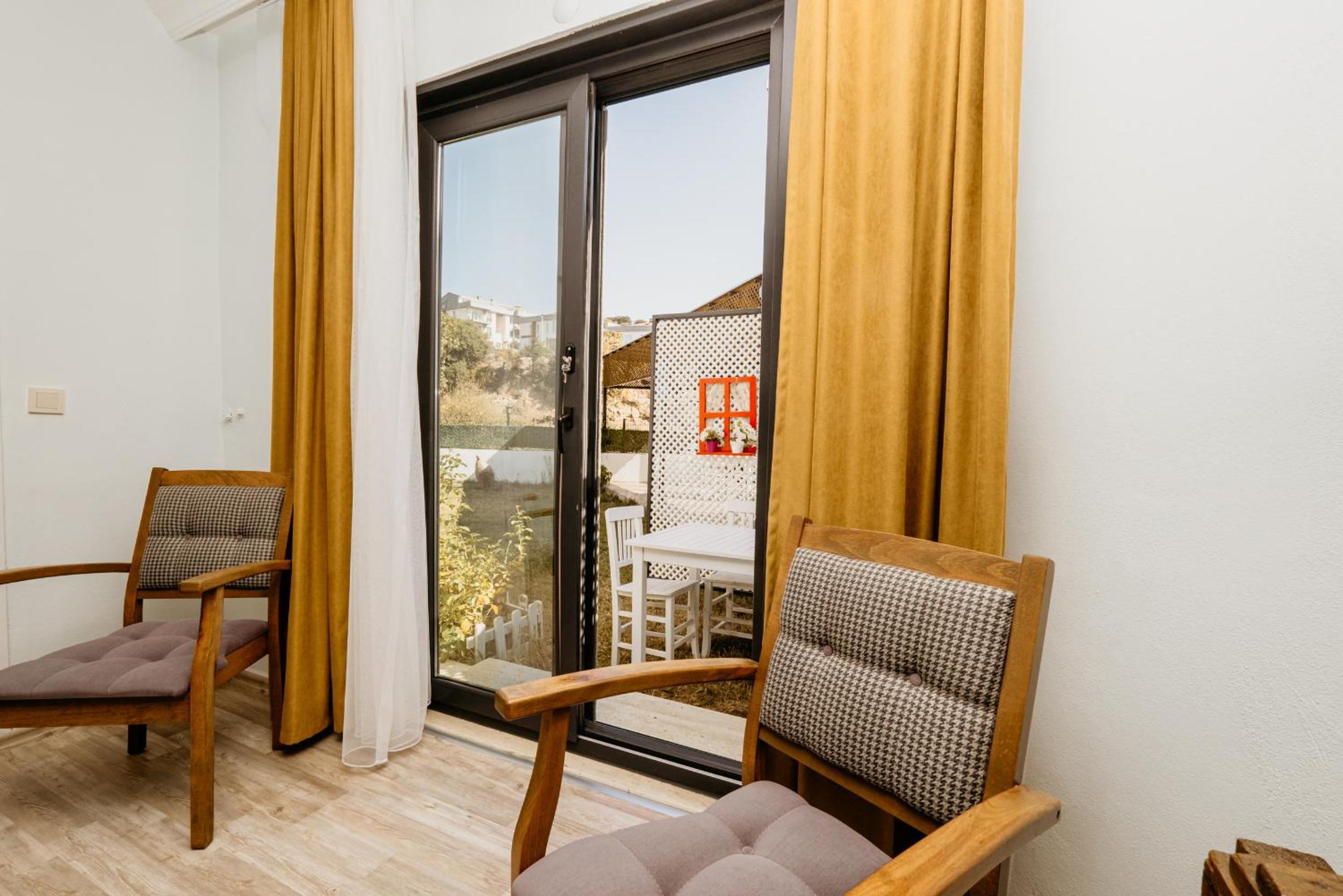 Double Room with Garden View - Photo 16