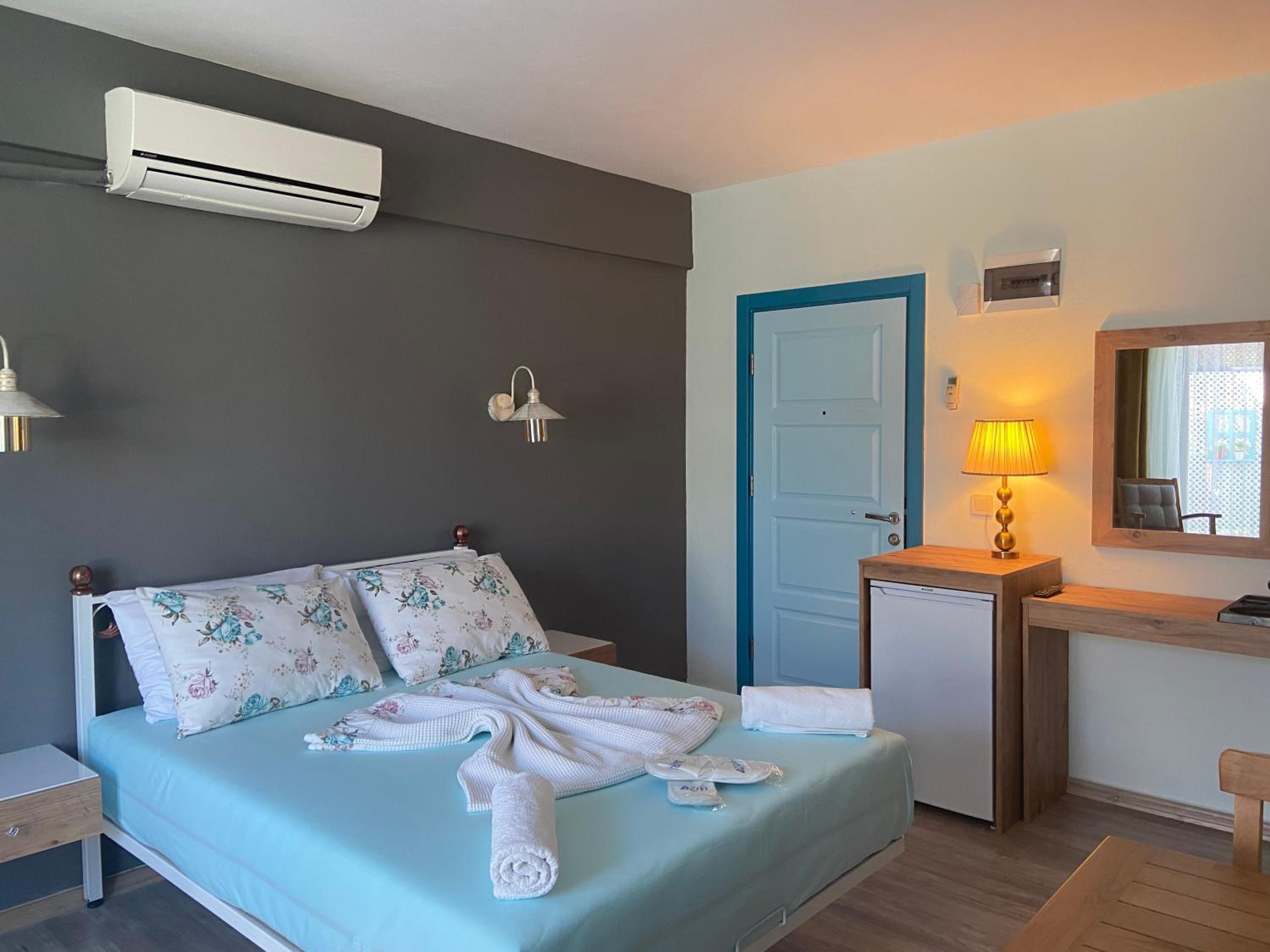 Double Room with Garden View - Photo 13