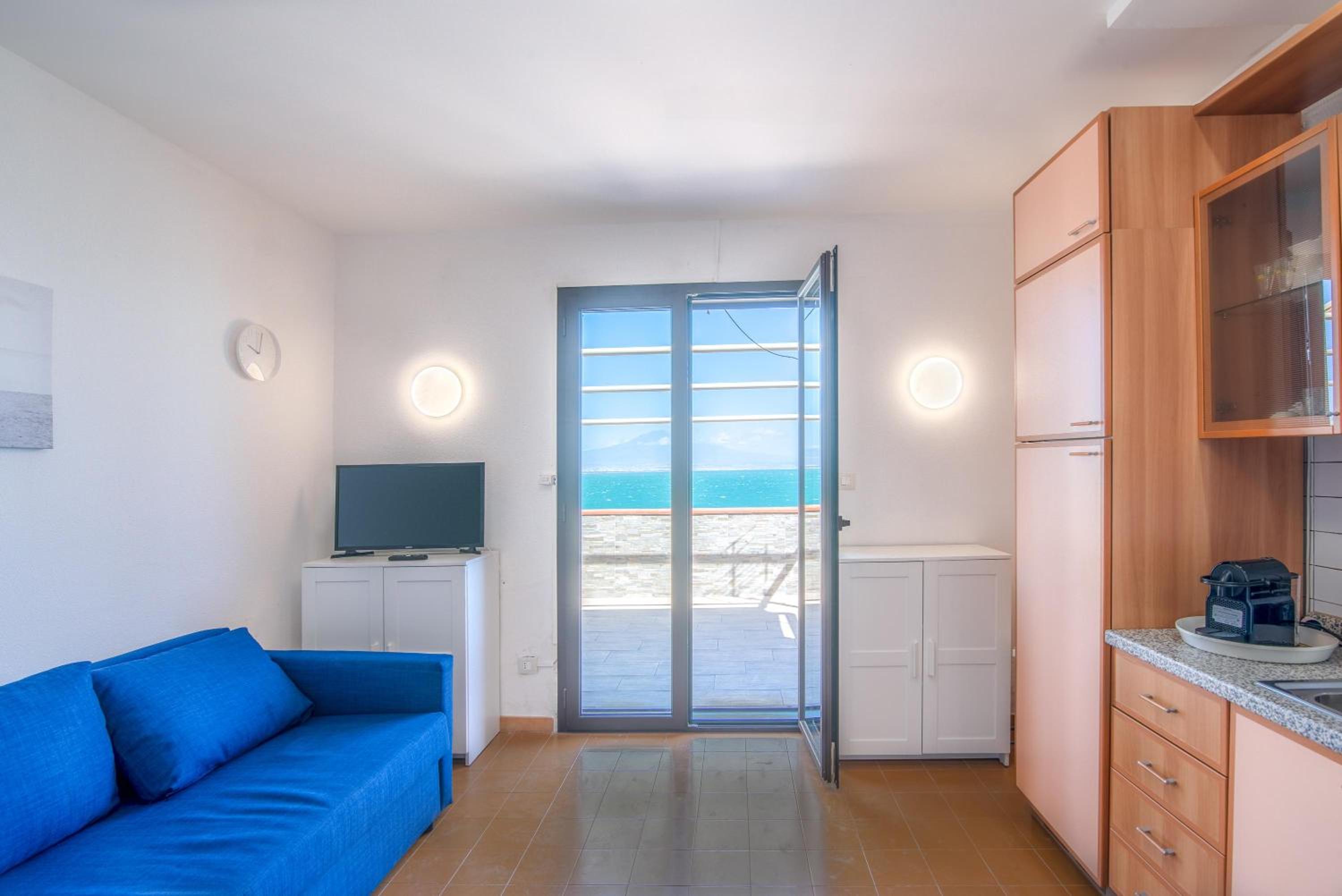 Two-Bedroom Deluxe Apartment with Ocean View photo 1