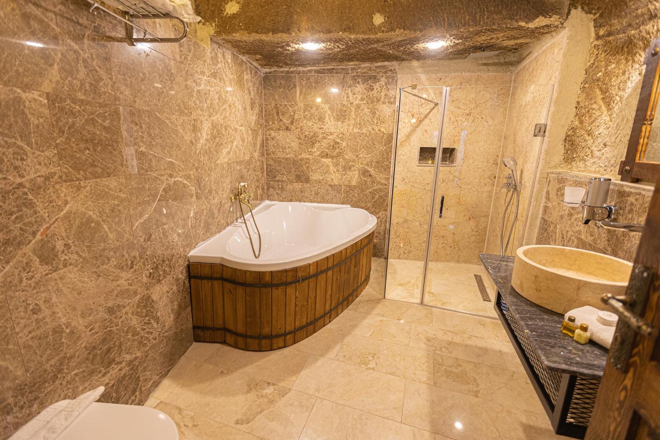 Deluxe Suite photo 3