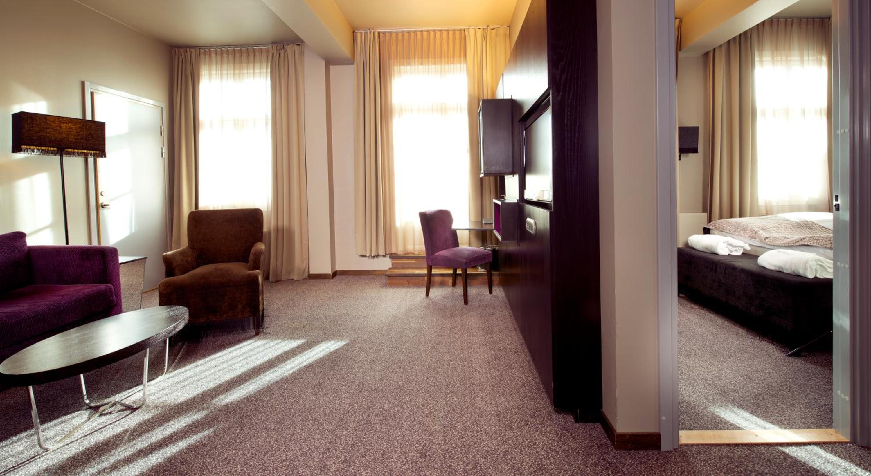 Deluxe Double Room thumbnail 6