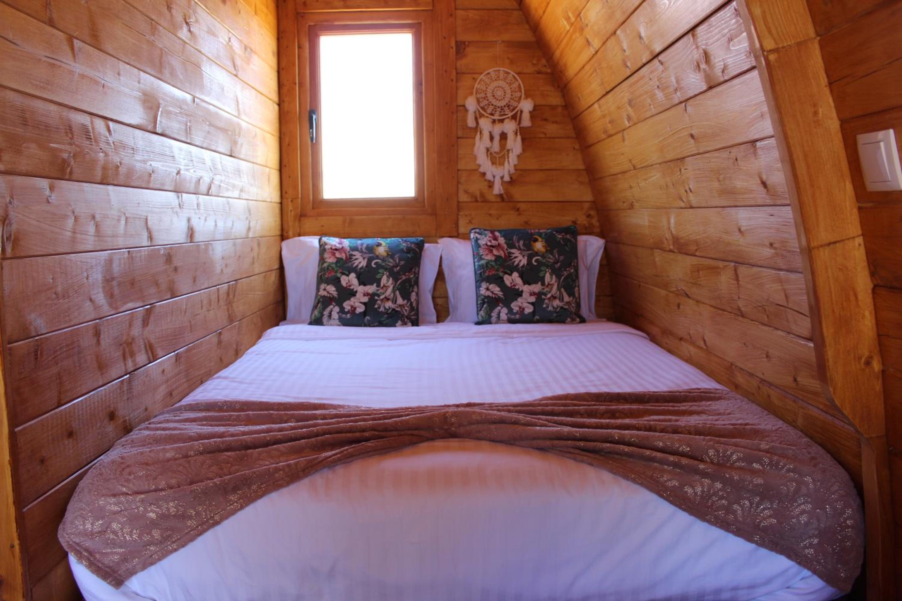Deluxe Room (2 Adults + 1 Child) photo 3