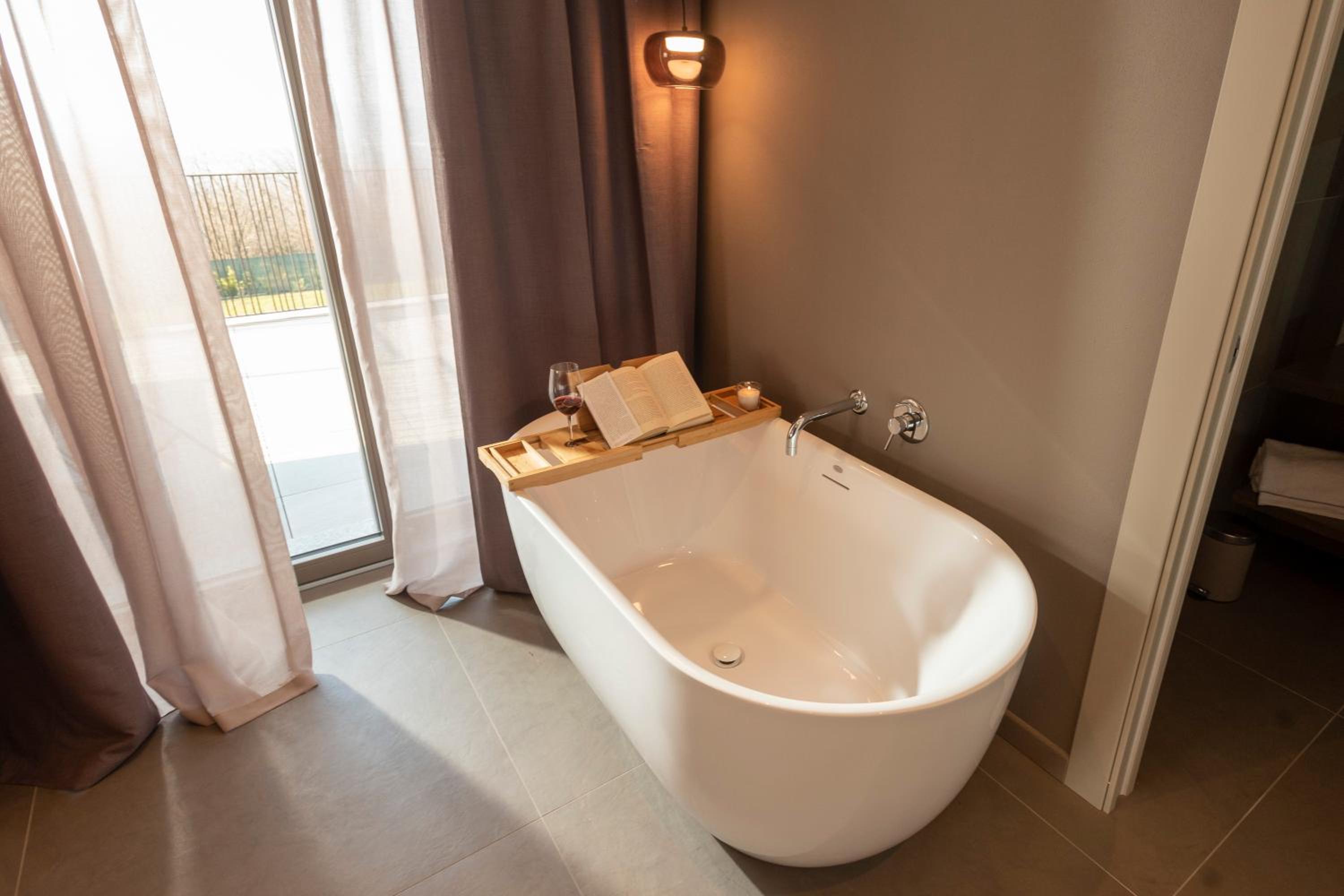 King Room with Pool View - Photo 9