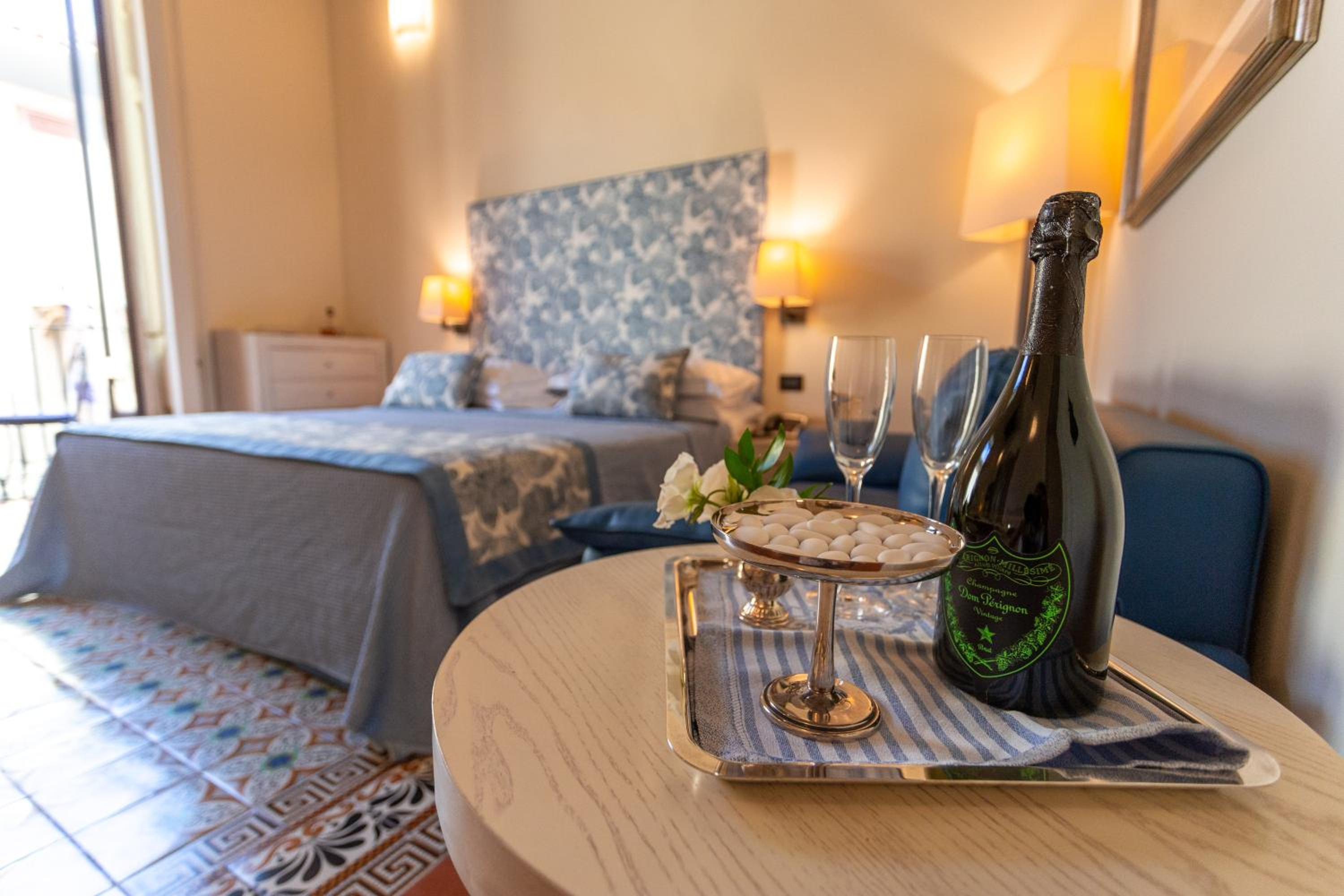 Deluxe Junior Suite - Photo 3