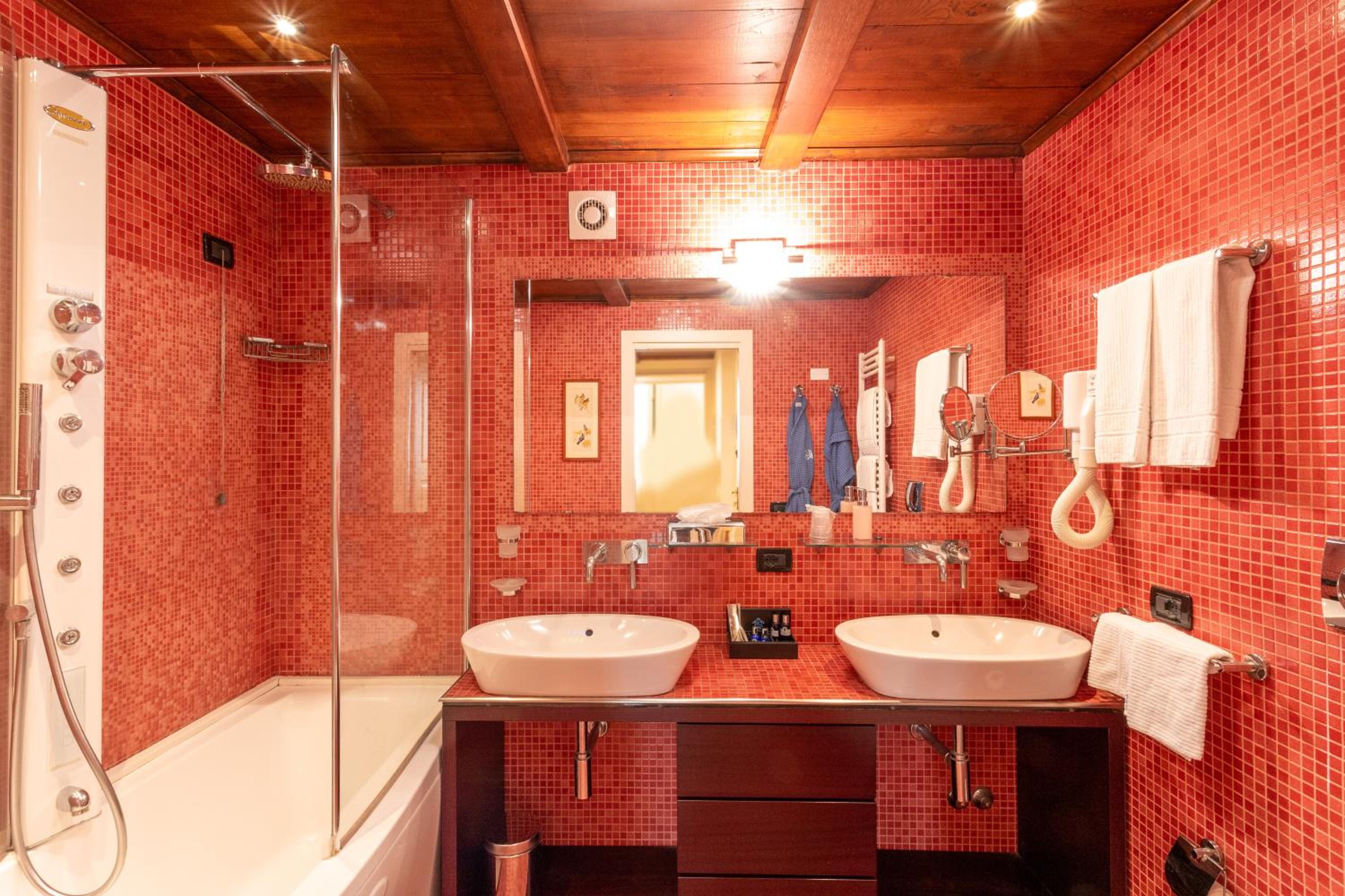 Deluxe Junior Suite - Photo 2