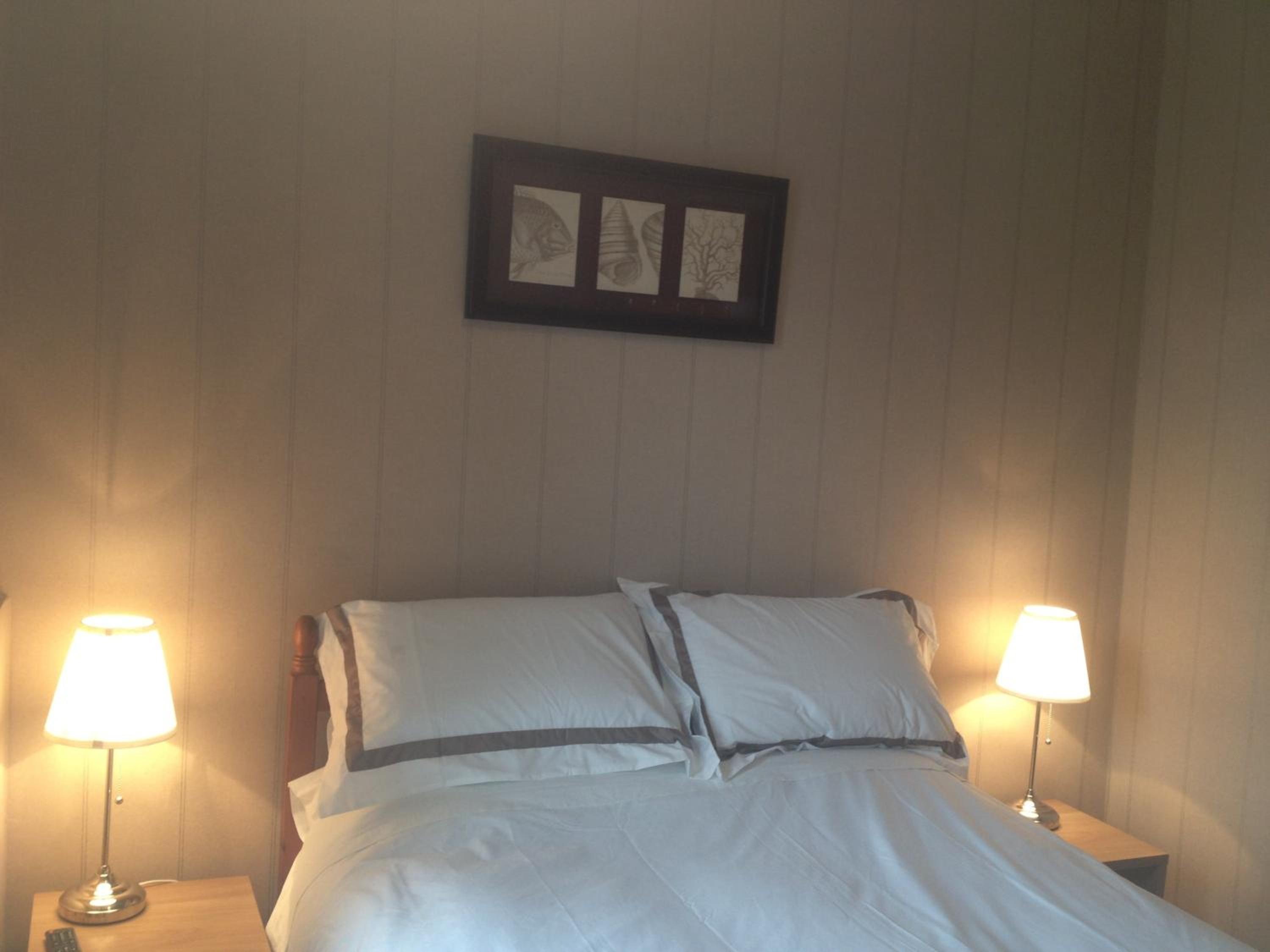 Basic Double Room with Shared Bathroom photo 1