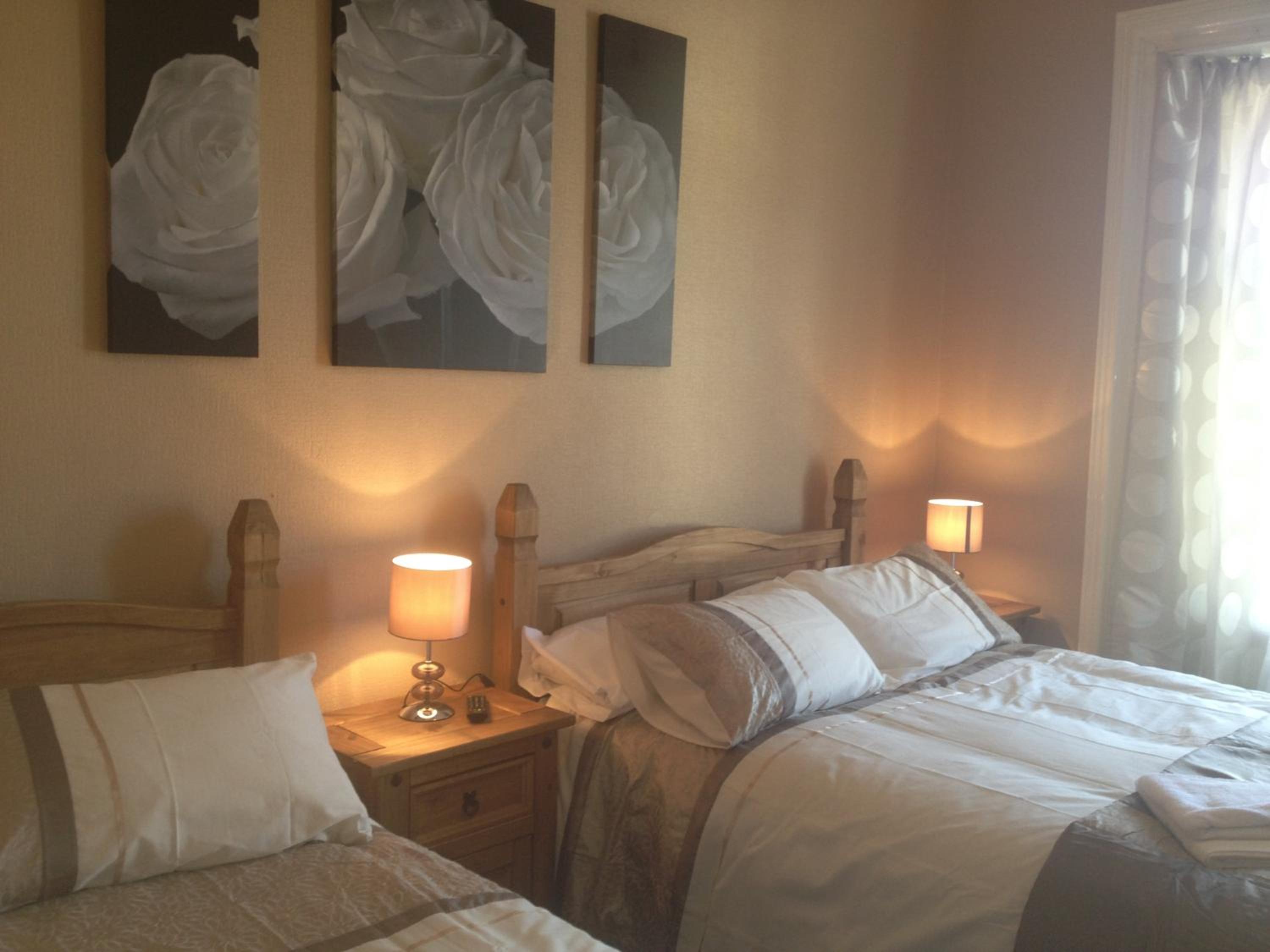 Basic Triple Room with Shared Bathroom photo 1