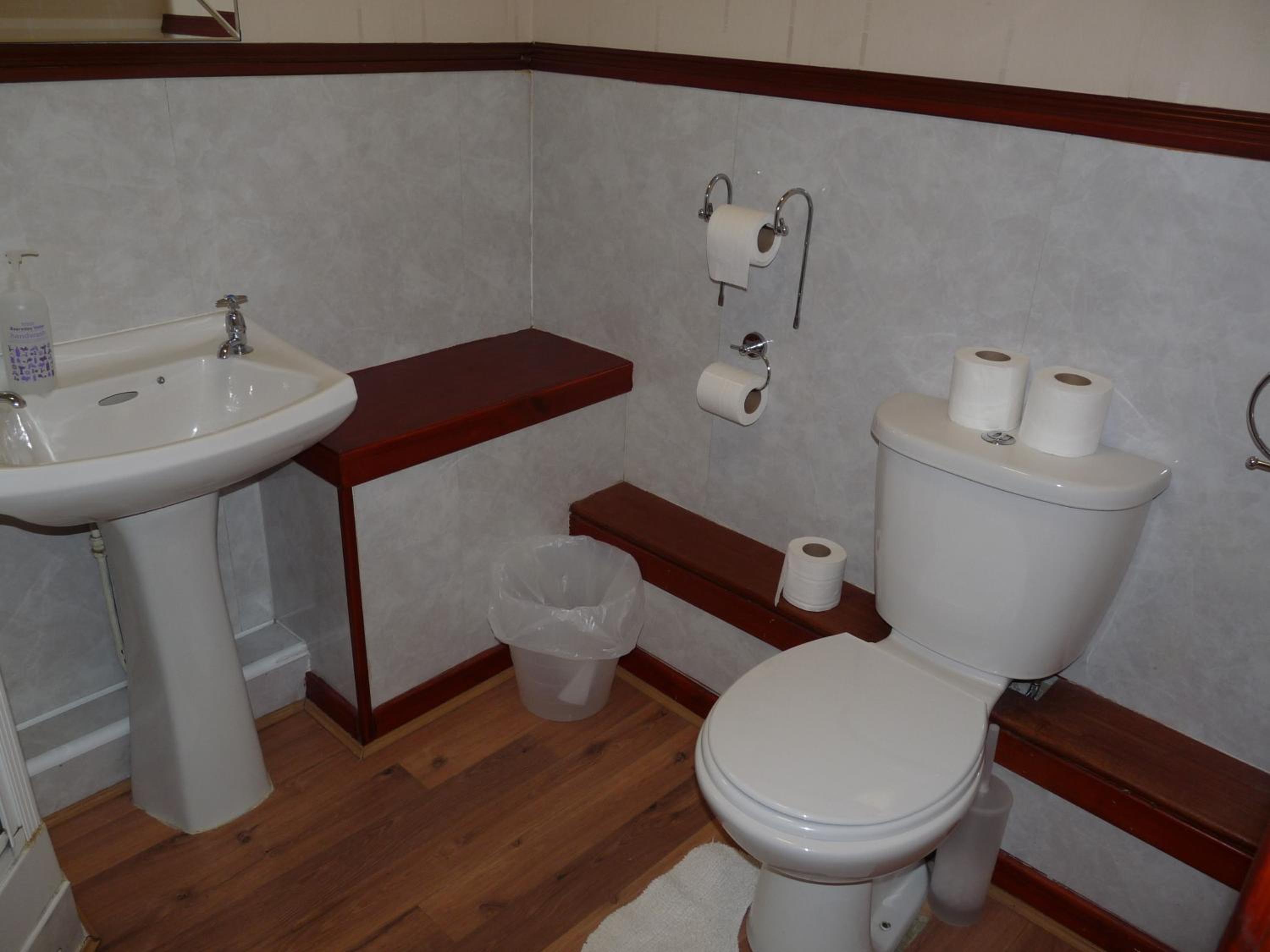 Basic Double Room with Shared Bathroom photo 3