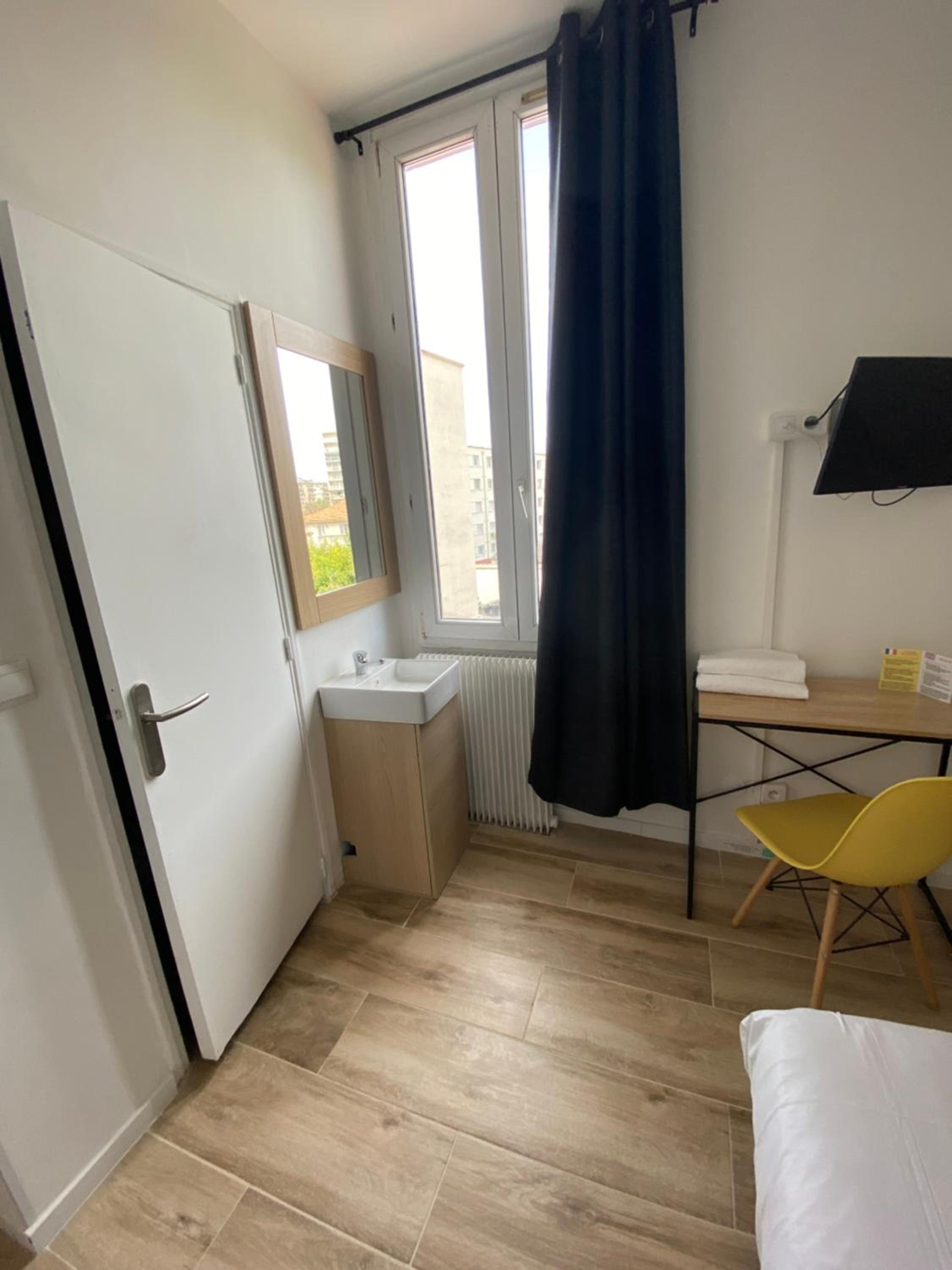 Economy Double Room photo 2