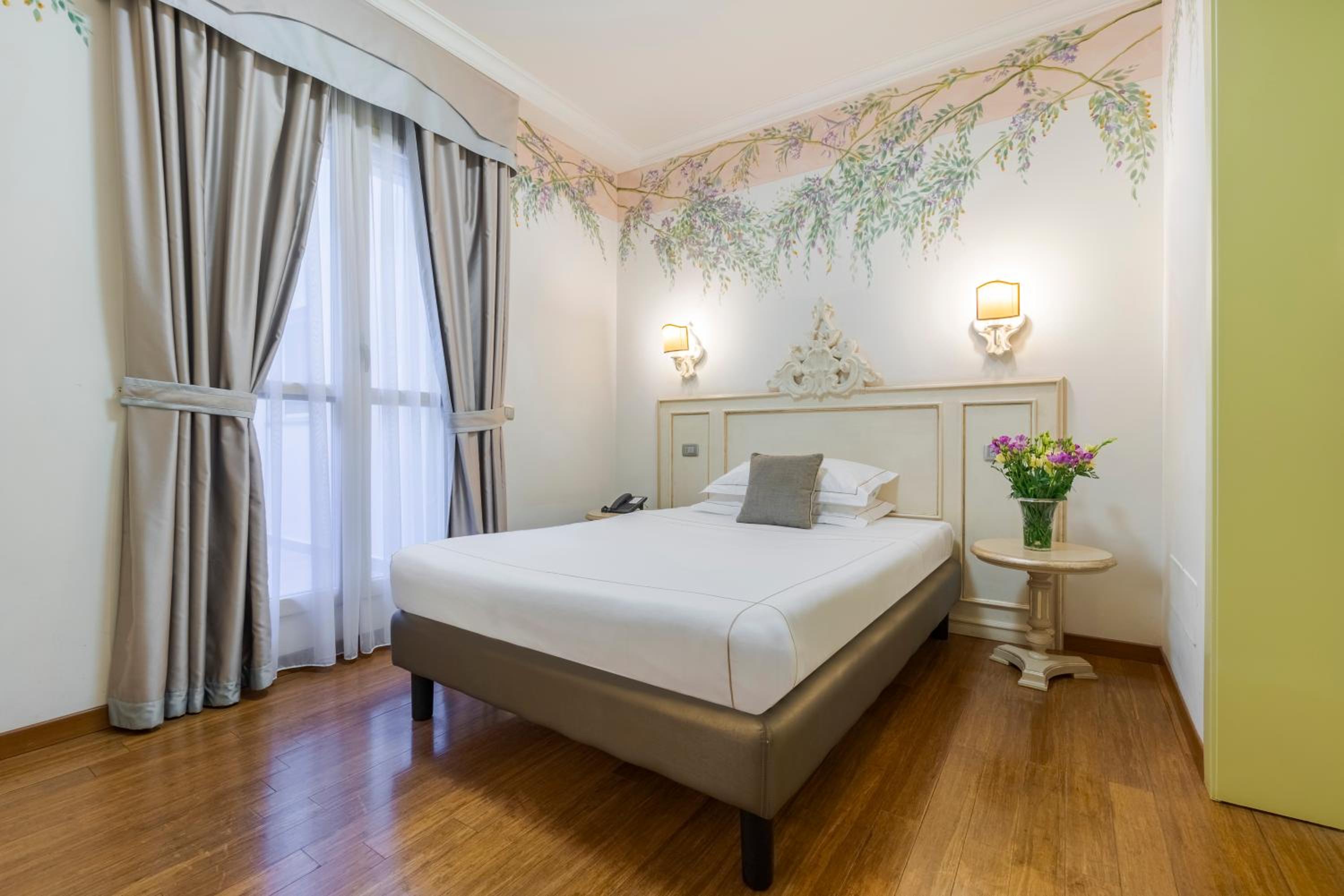Small Double Room photo 1