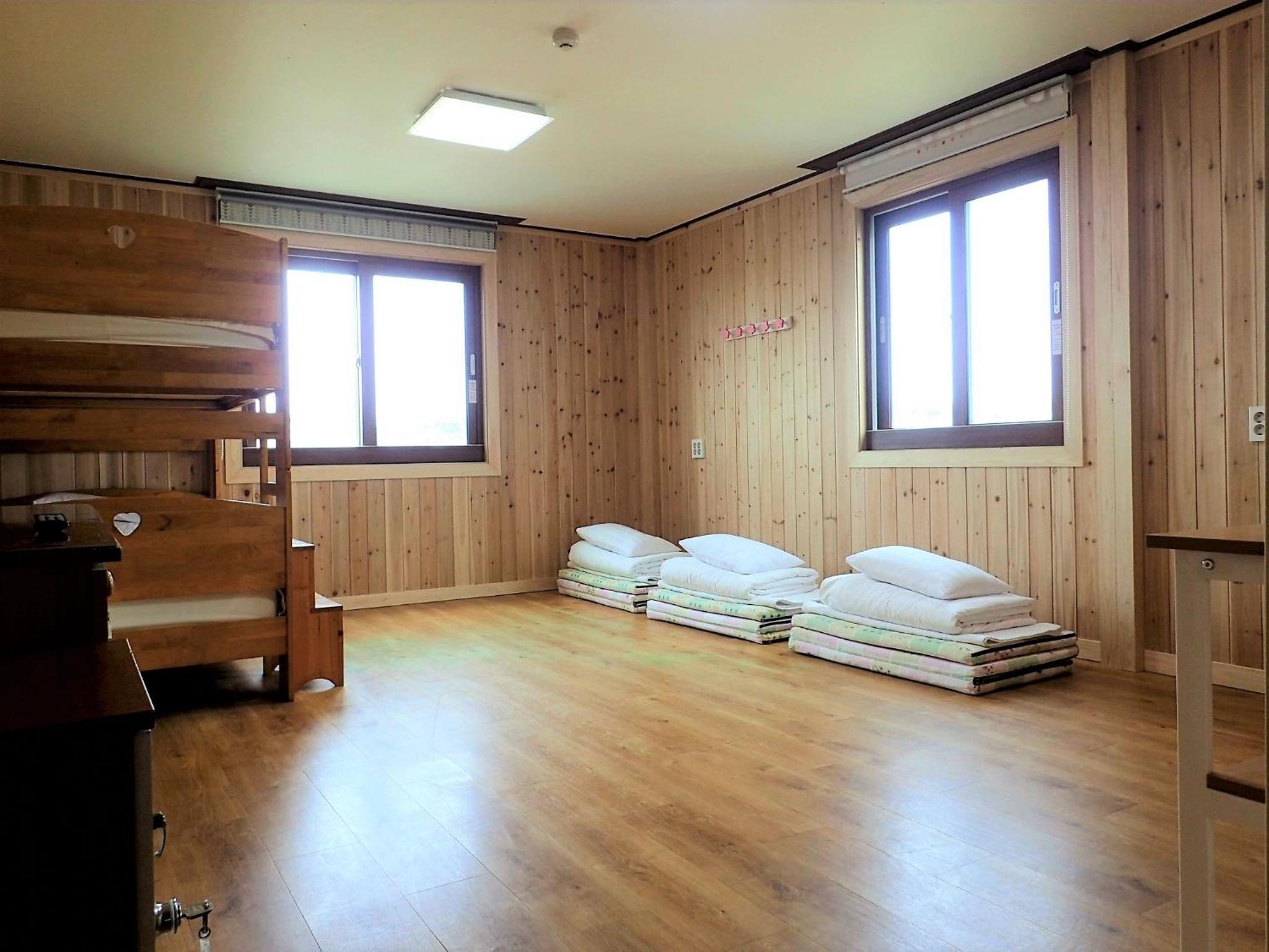 Mixed Dormitory Room