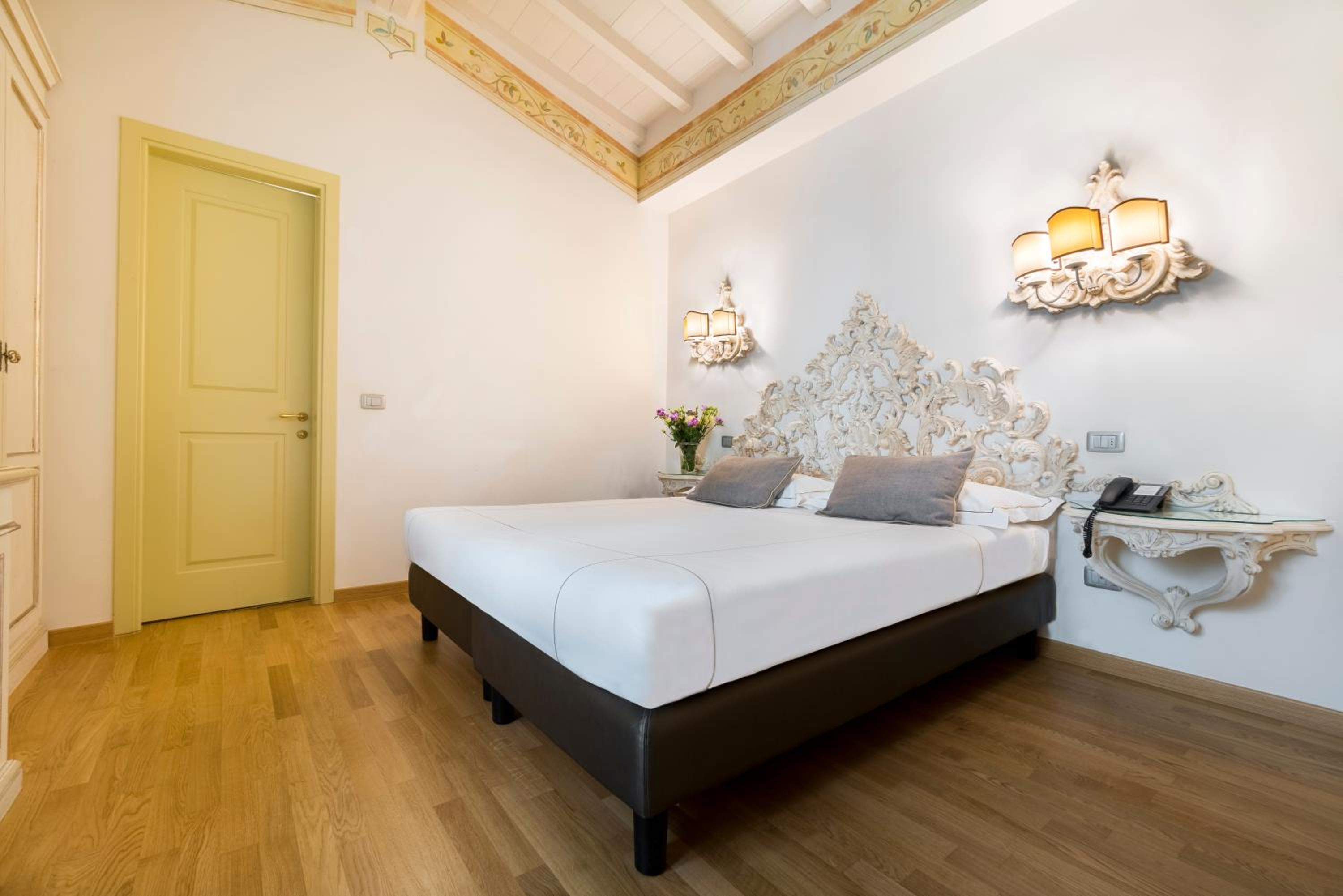 Standard Double or Twin Room photo 1