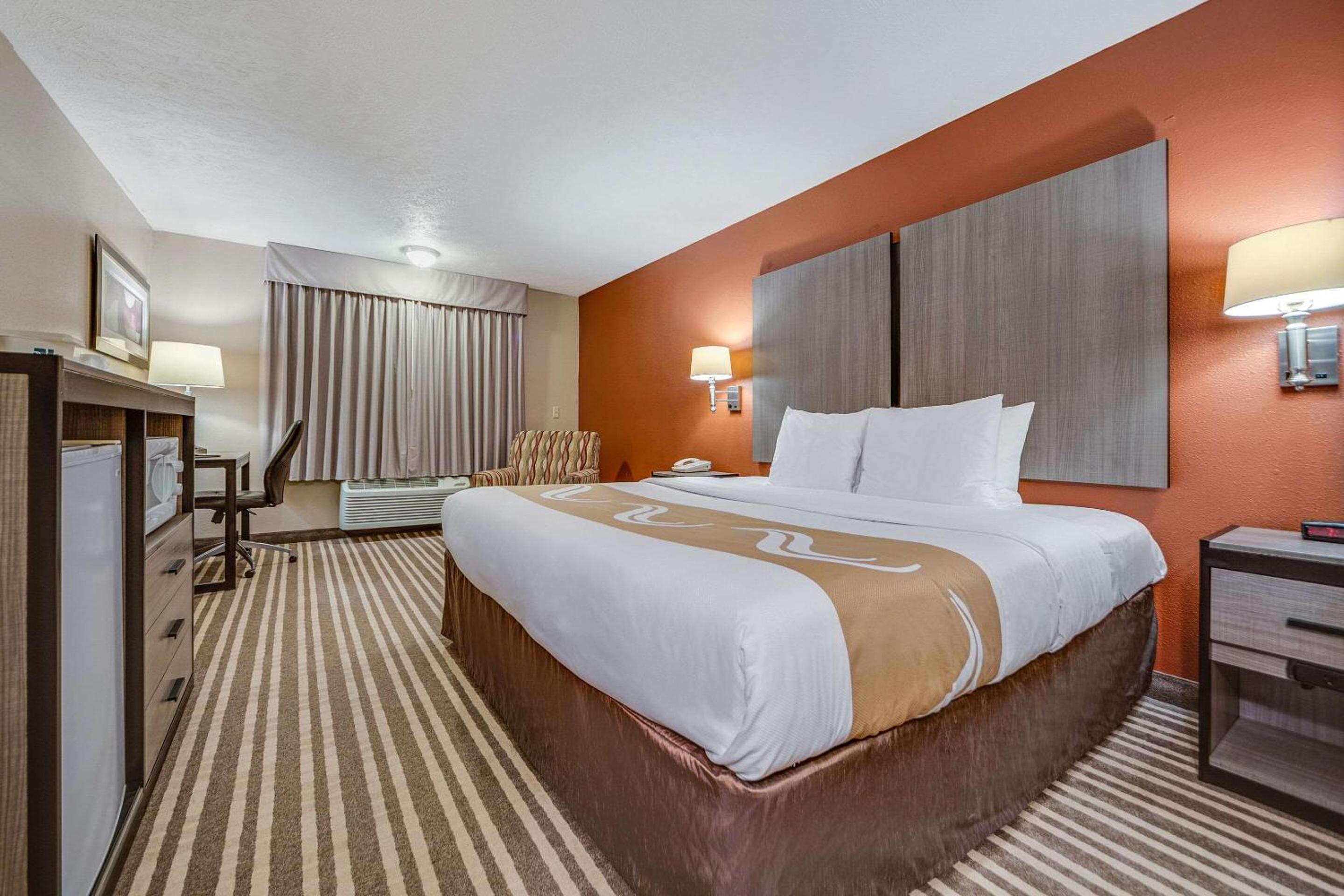 King Room - Non-Smoking - Photo 1