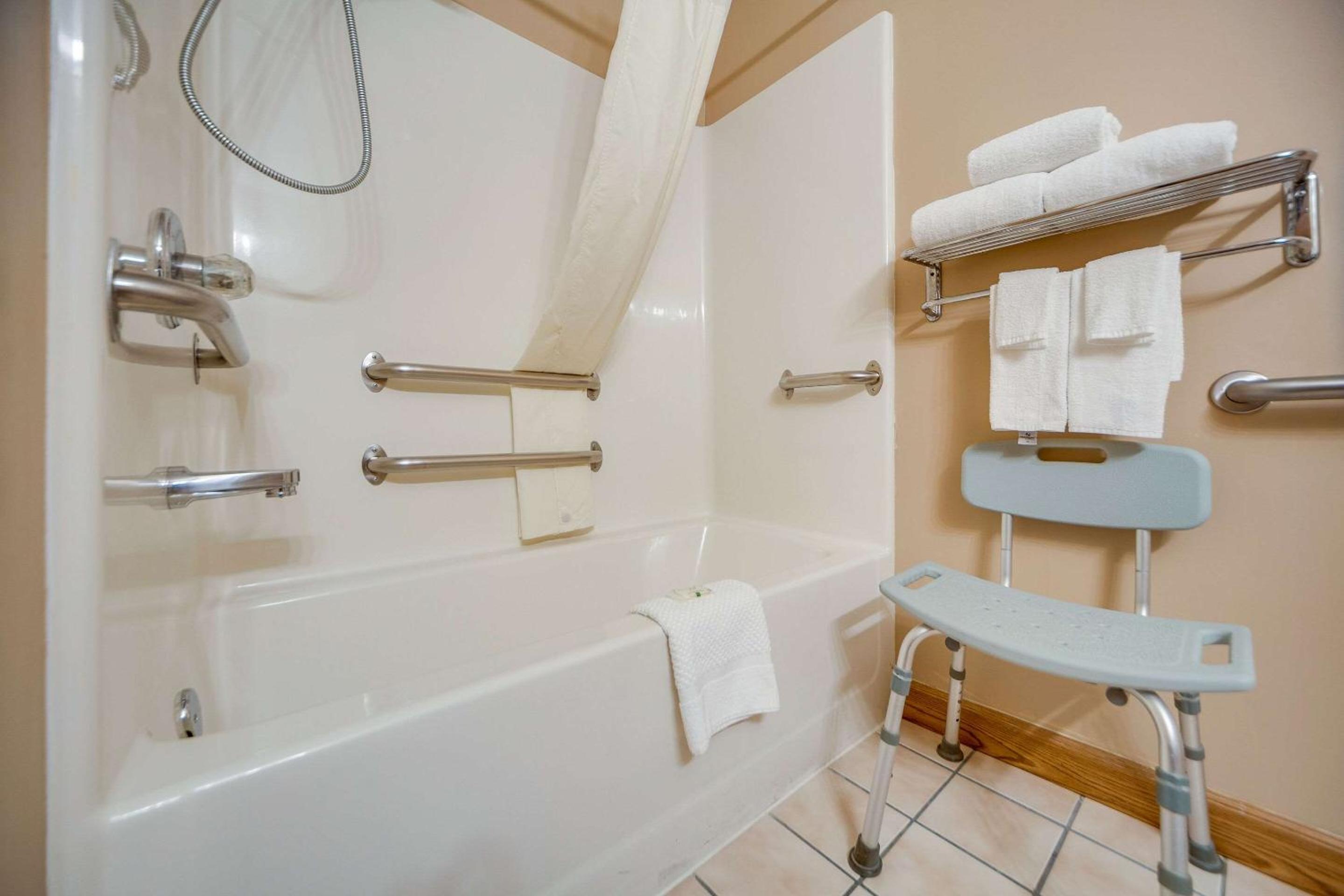 Queen Room - Accessible/Nonsmoking - Photo 4