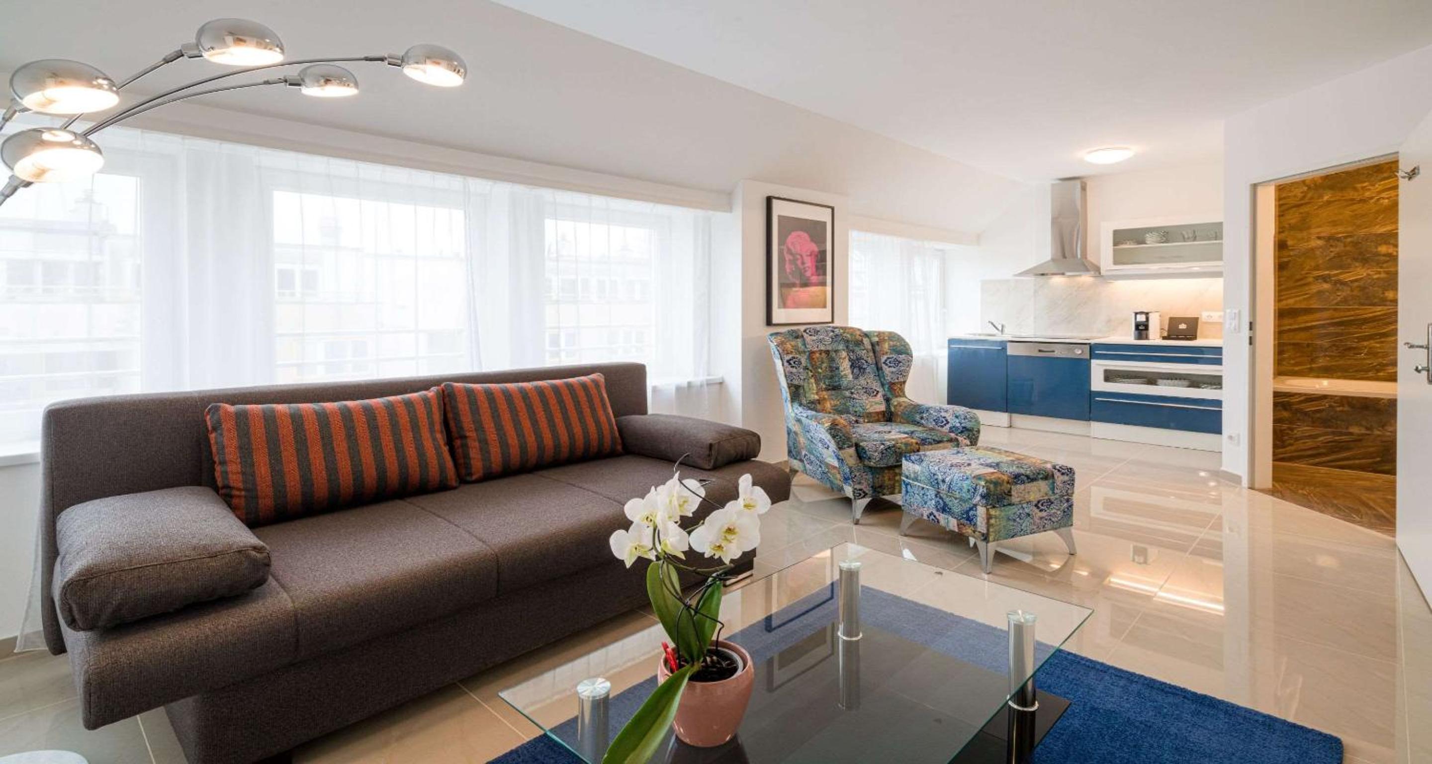 Deluxe King Suite photo 3
