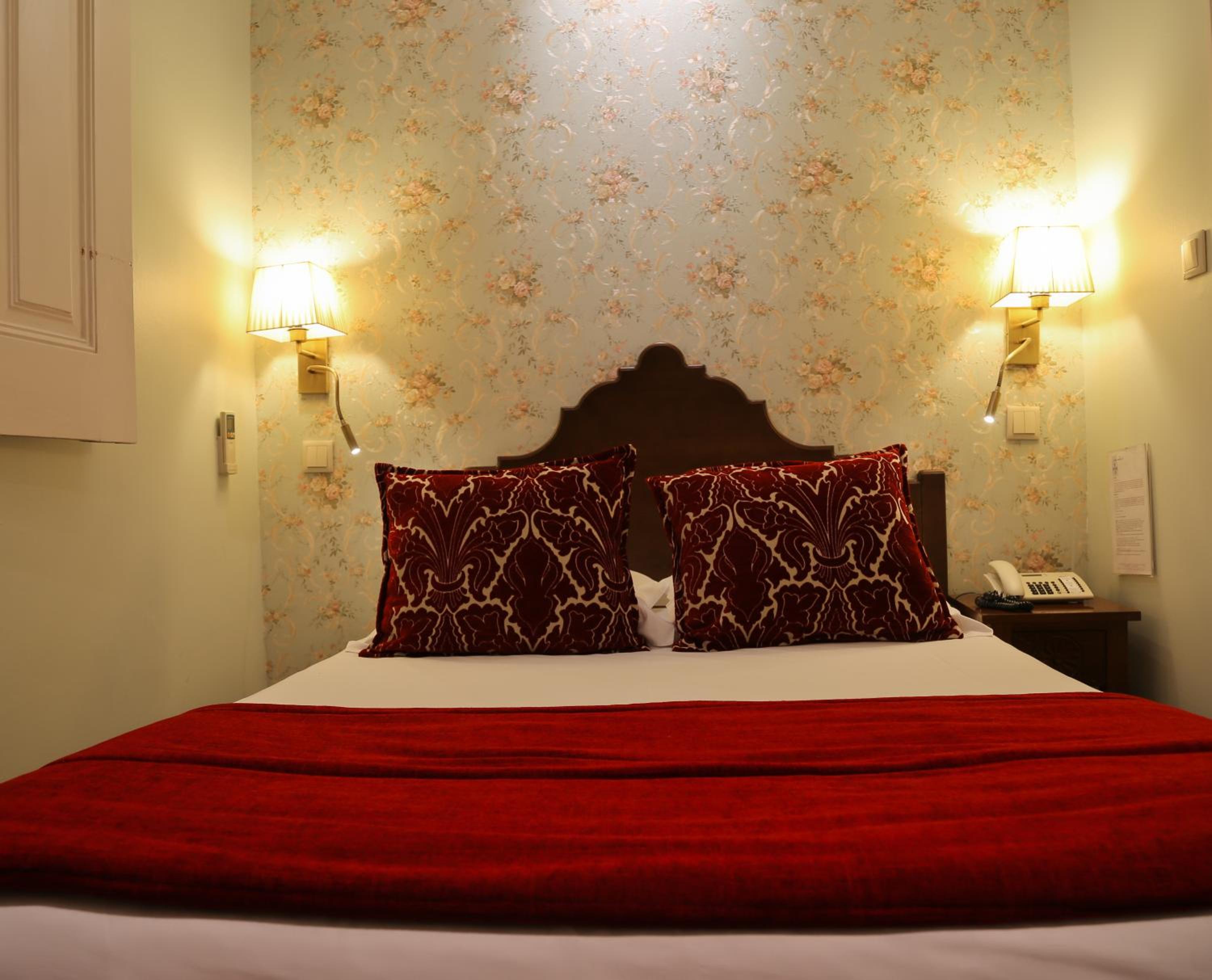 Budget Double Room thumbnail 6