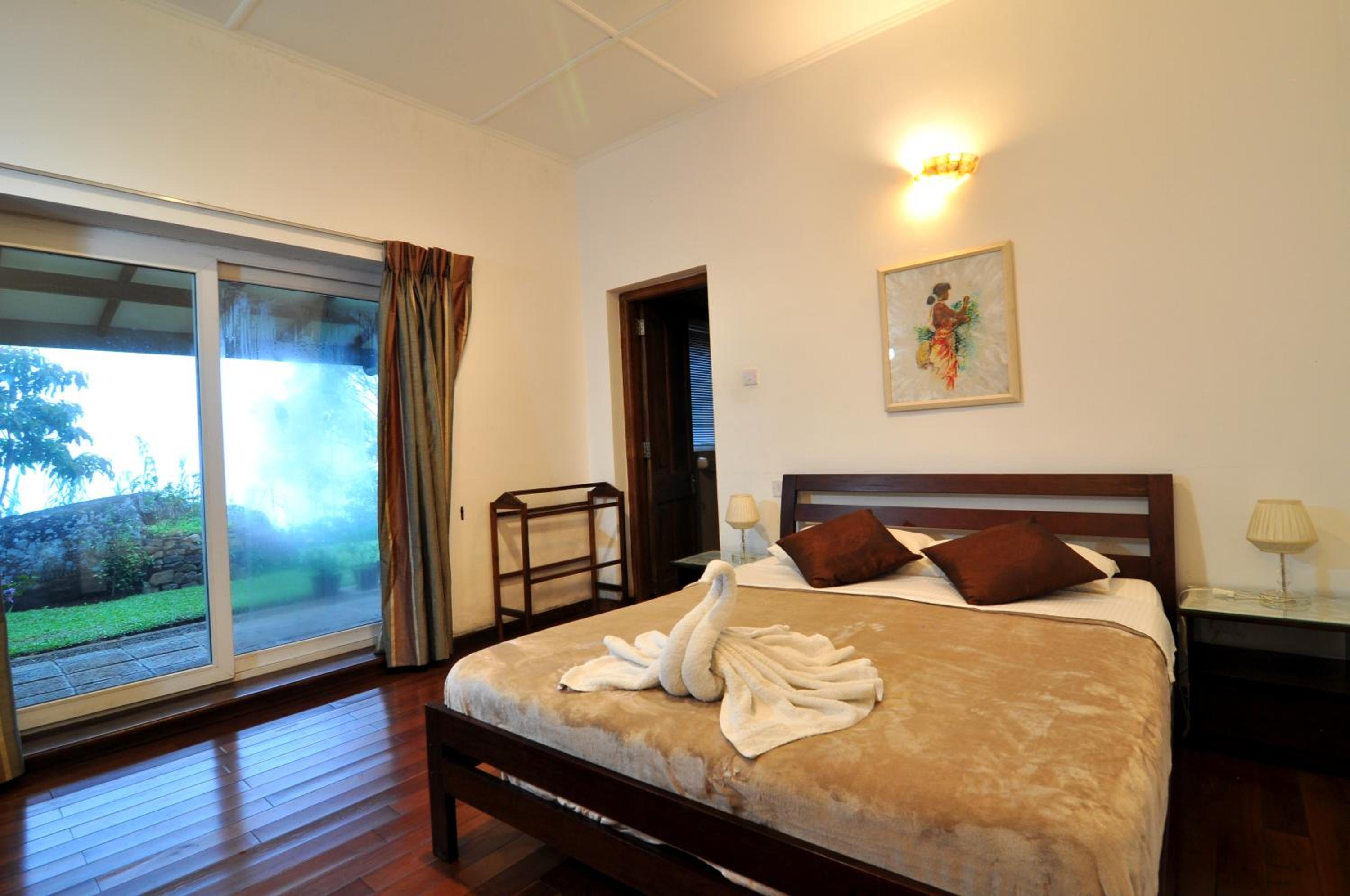 Deluxe Bedroom  photo 1