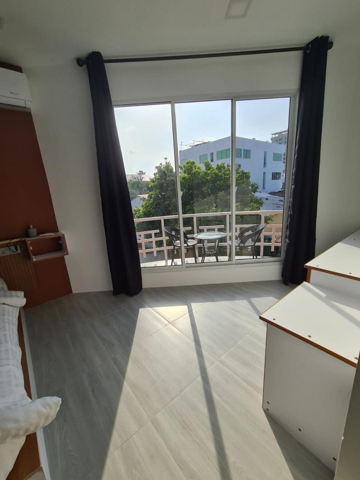 Deluxe Double Room with Balcony photo 2