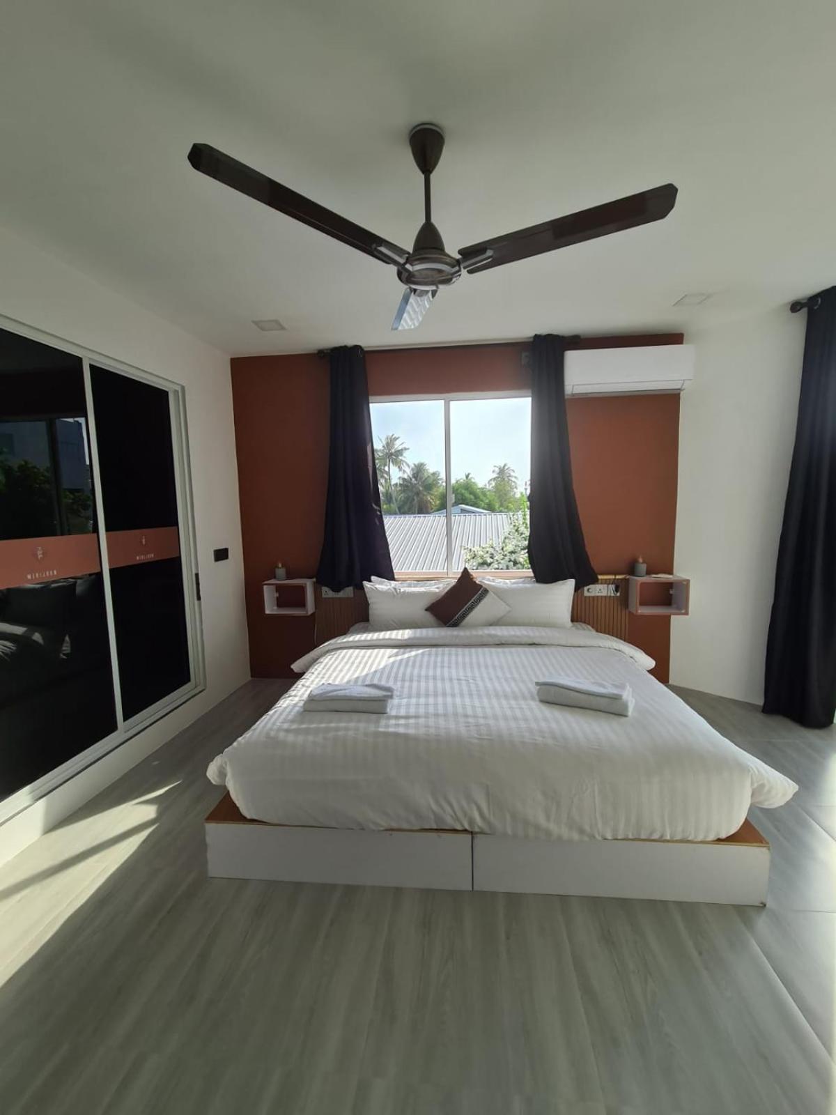 Deluxe Double Room with Balcony photo 3