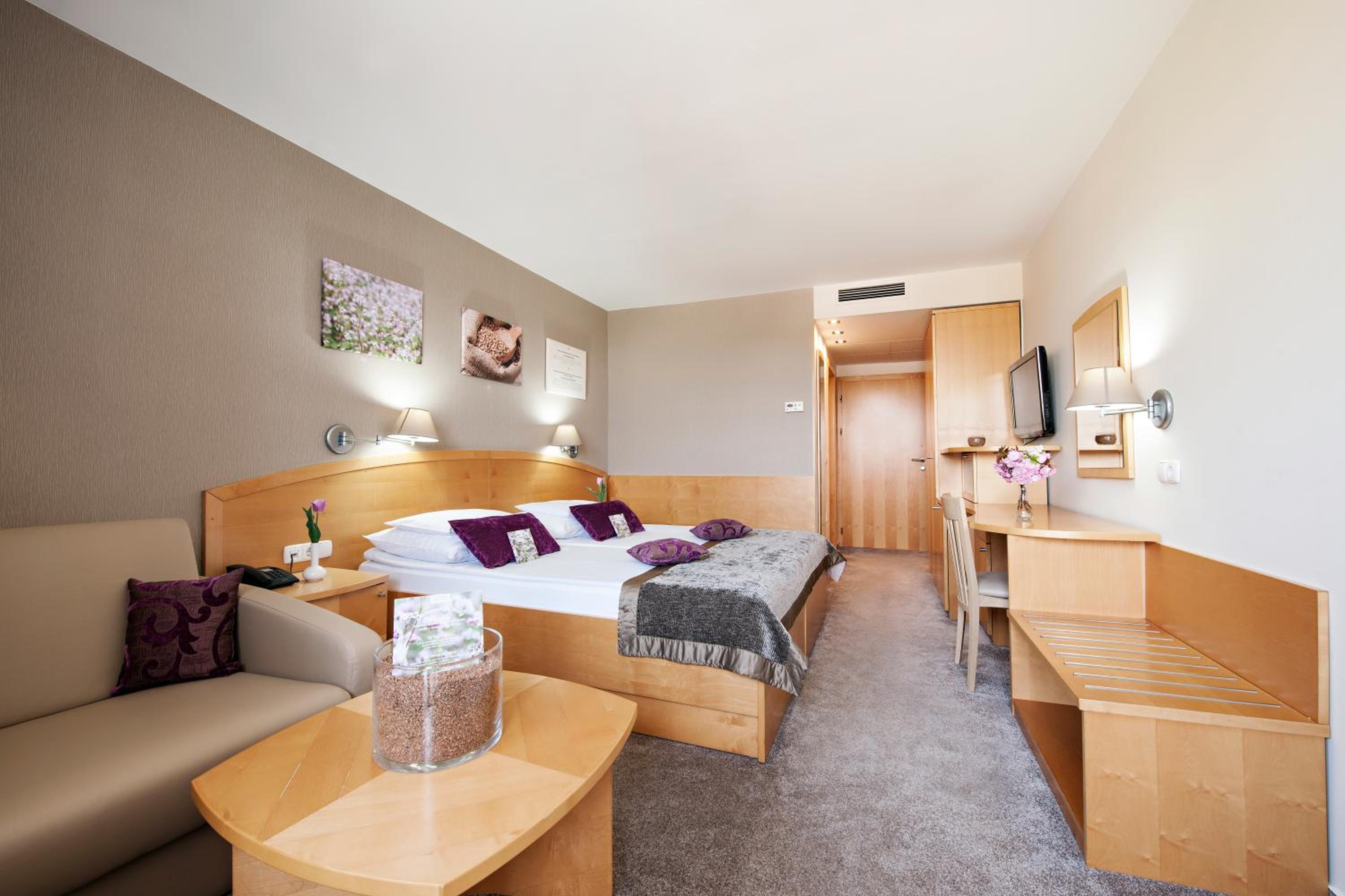 Double Room with Extra Bed photo 2