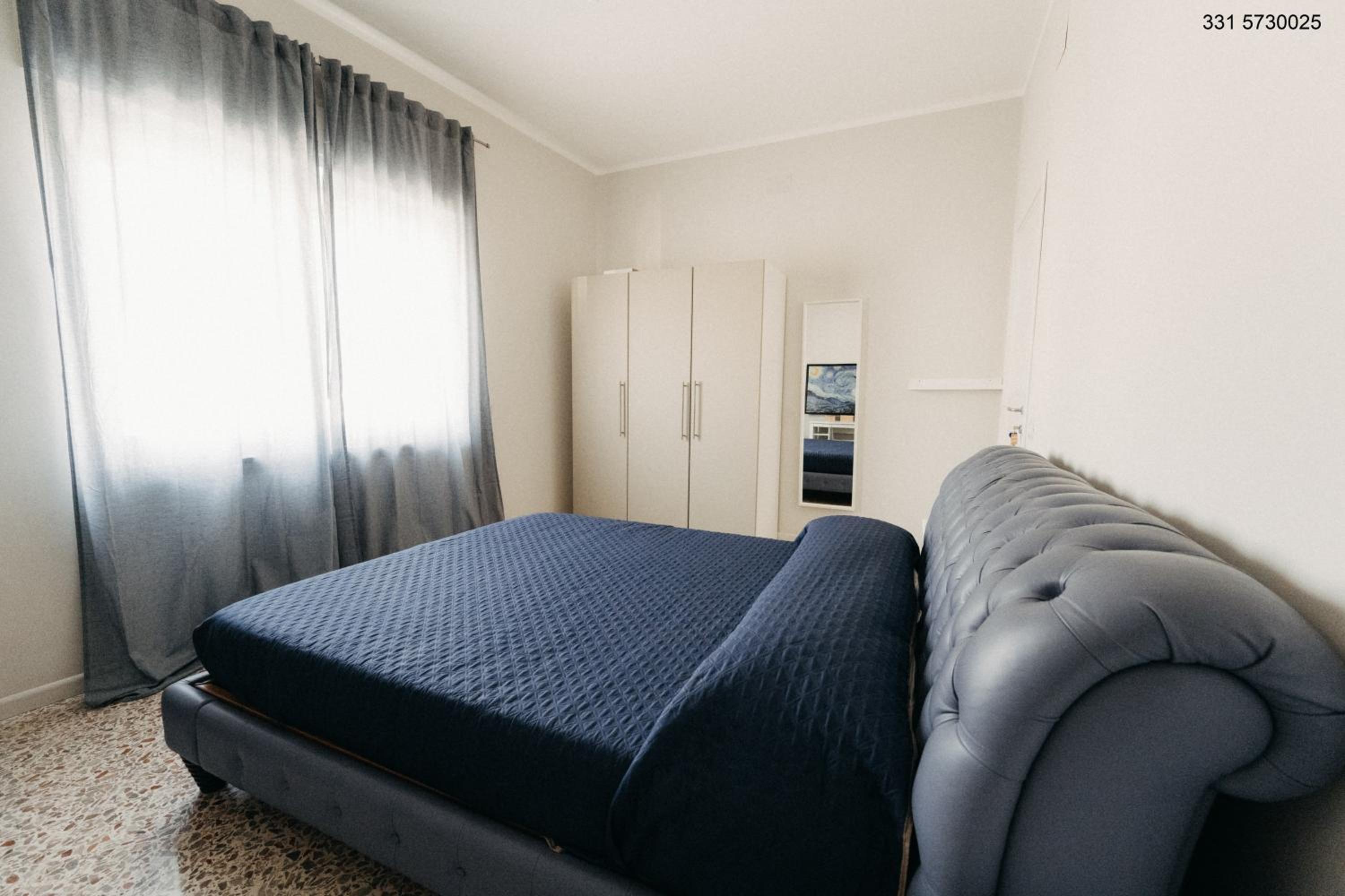 Standard Double Room - Photo 11