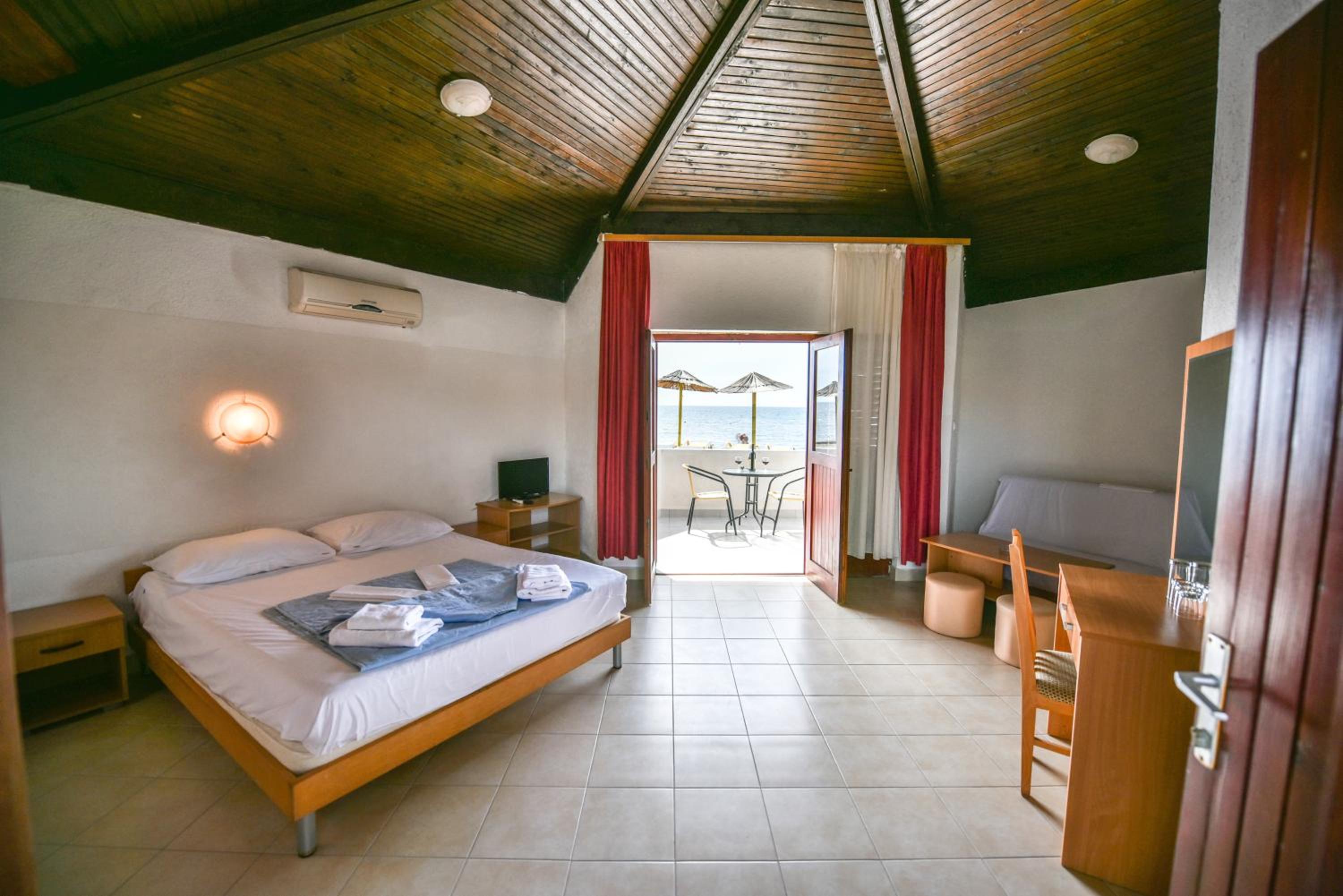 Bungalow with balcony - Photo 5