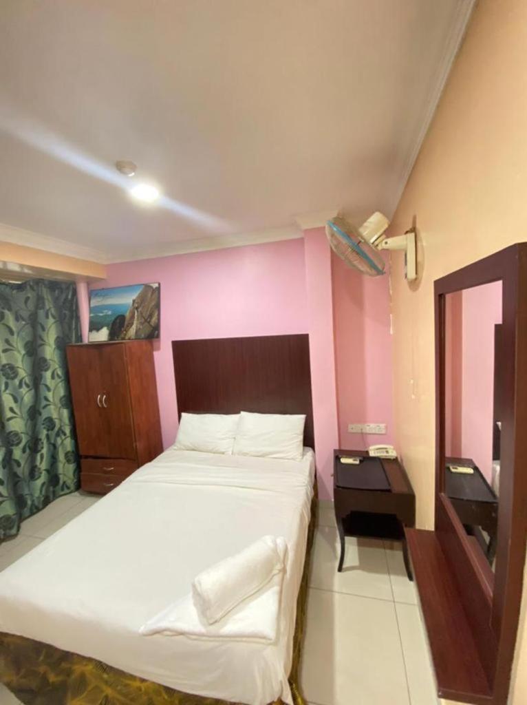 Deluxe Queen Room - Photo 2
