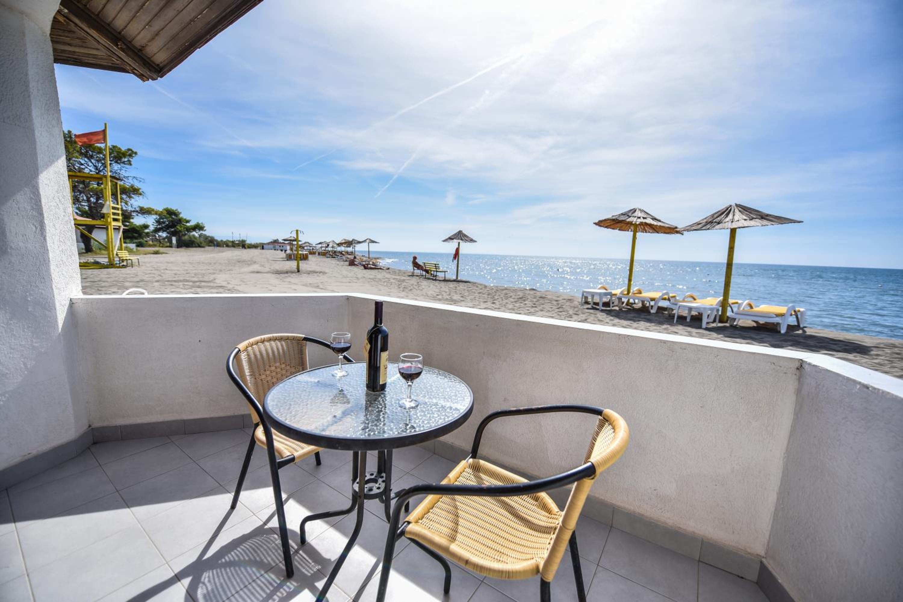 Bungalow with balcony - Photo 9